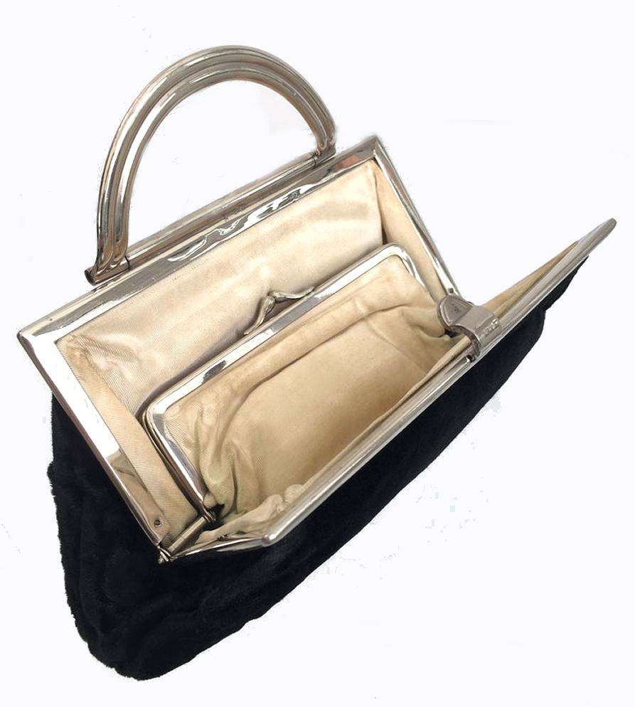 Stylish Art Deco Velvet and Chrome Handbag Purse, circa 1930s In Good Condition For Sale In Devon, England