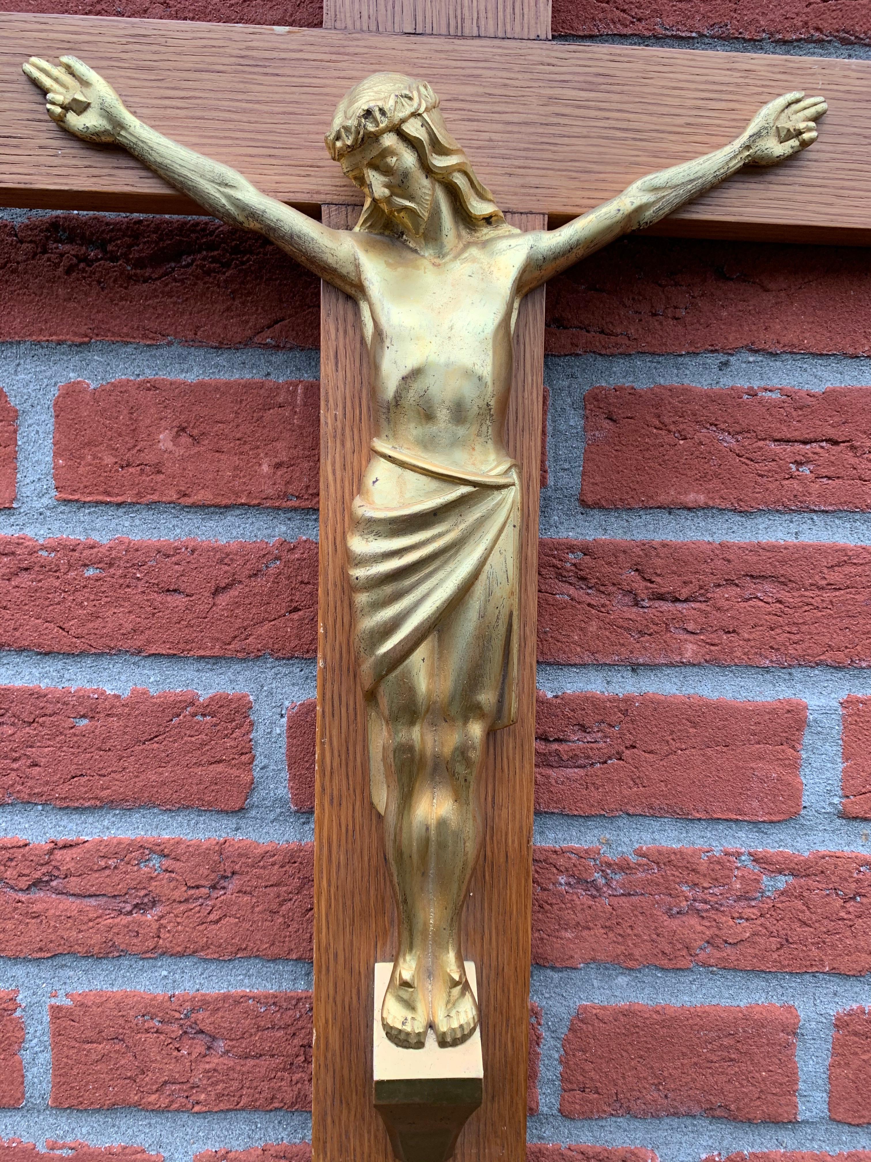 Stylish Art Deco Wall Crucifix Gilt Bronze Christ Corpus Mounted on a Oak Cross For Sale 3