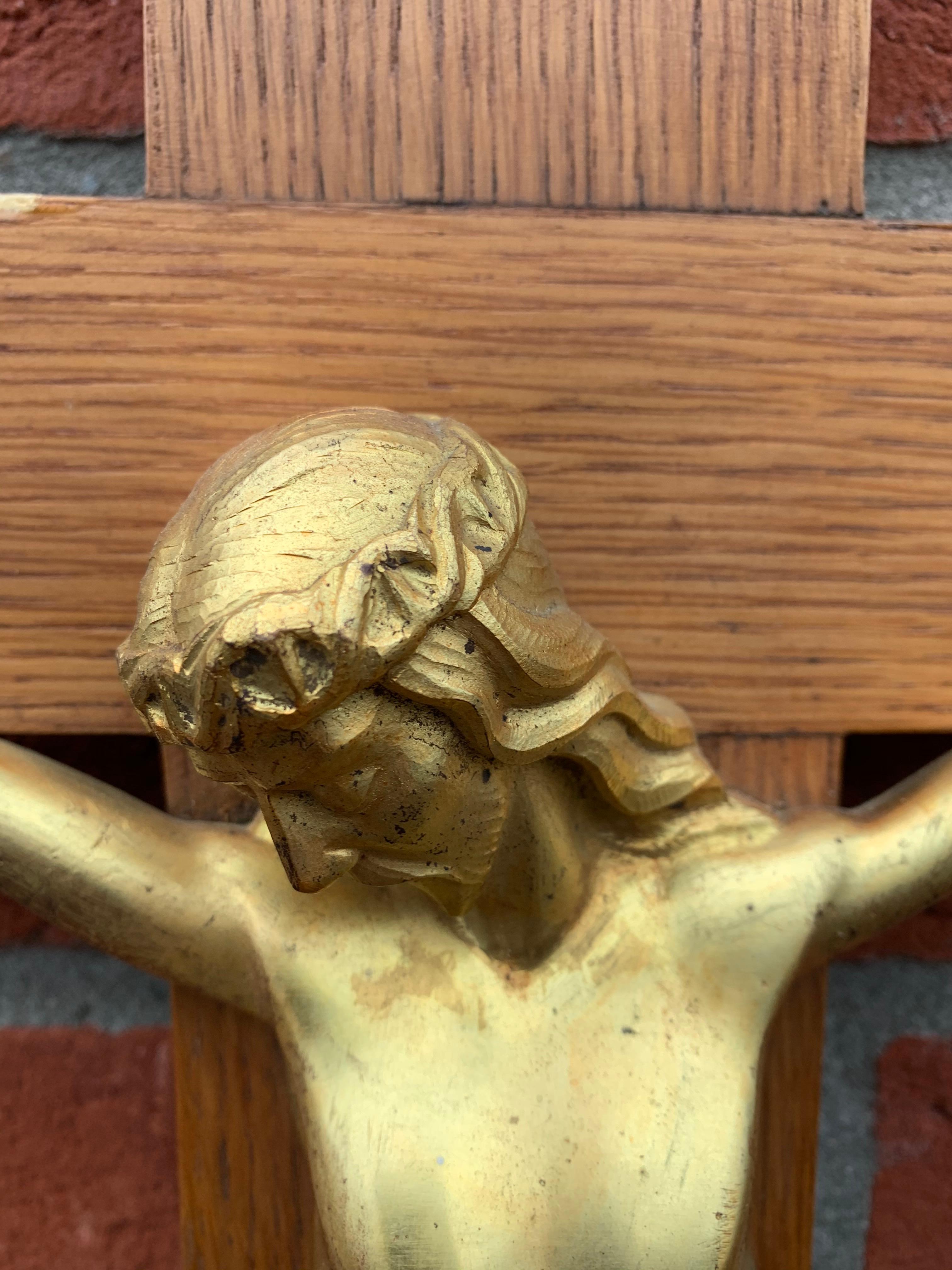 Stylish Art Deco Wall Crucifix Gilt Bronze Christ Corpus Mounted on a Oak Cross For Sale 4