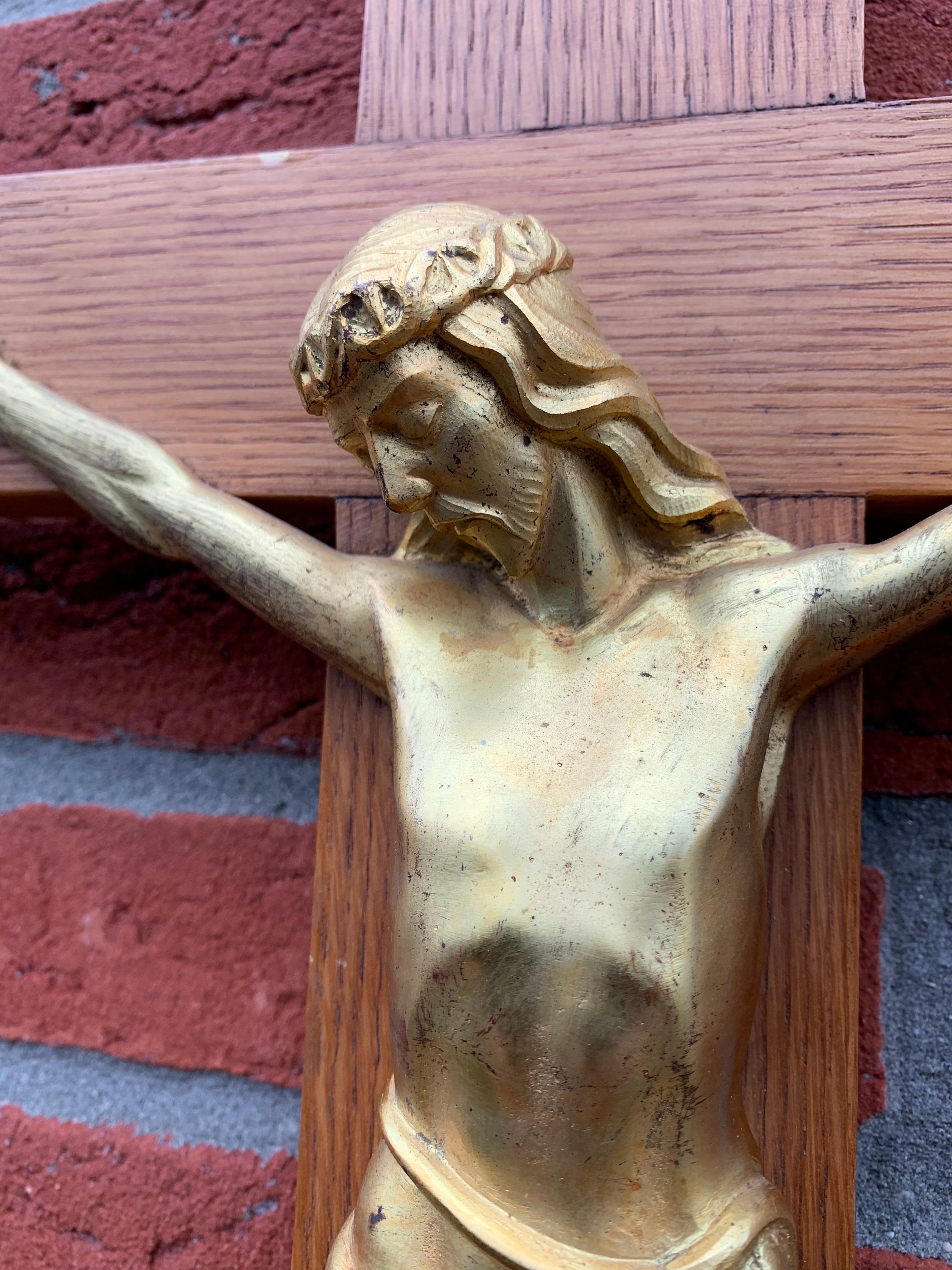 Stylish Art Deco Wall Crucifix Gilt Bronze Christ Corpus Mounted on a Oak Cross For Sale 11