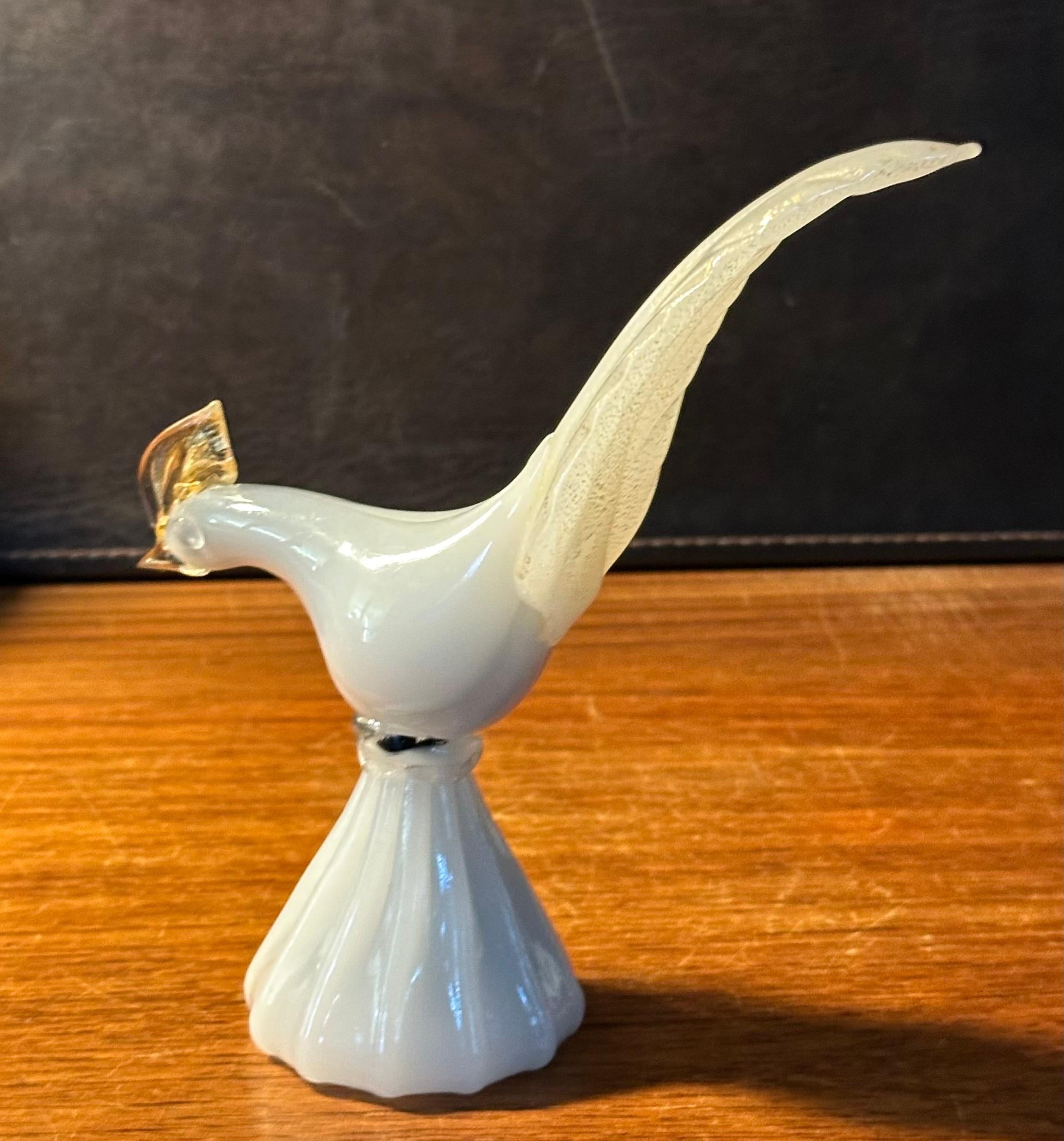 Stylish Art Glass Bird Sculpture by Murano Glass In Good Condition For Sale In San Diego, CA