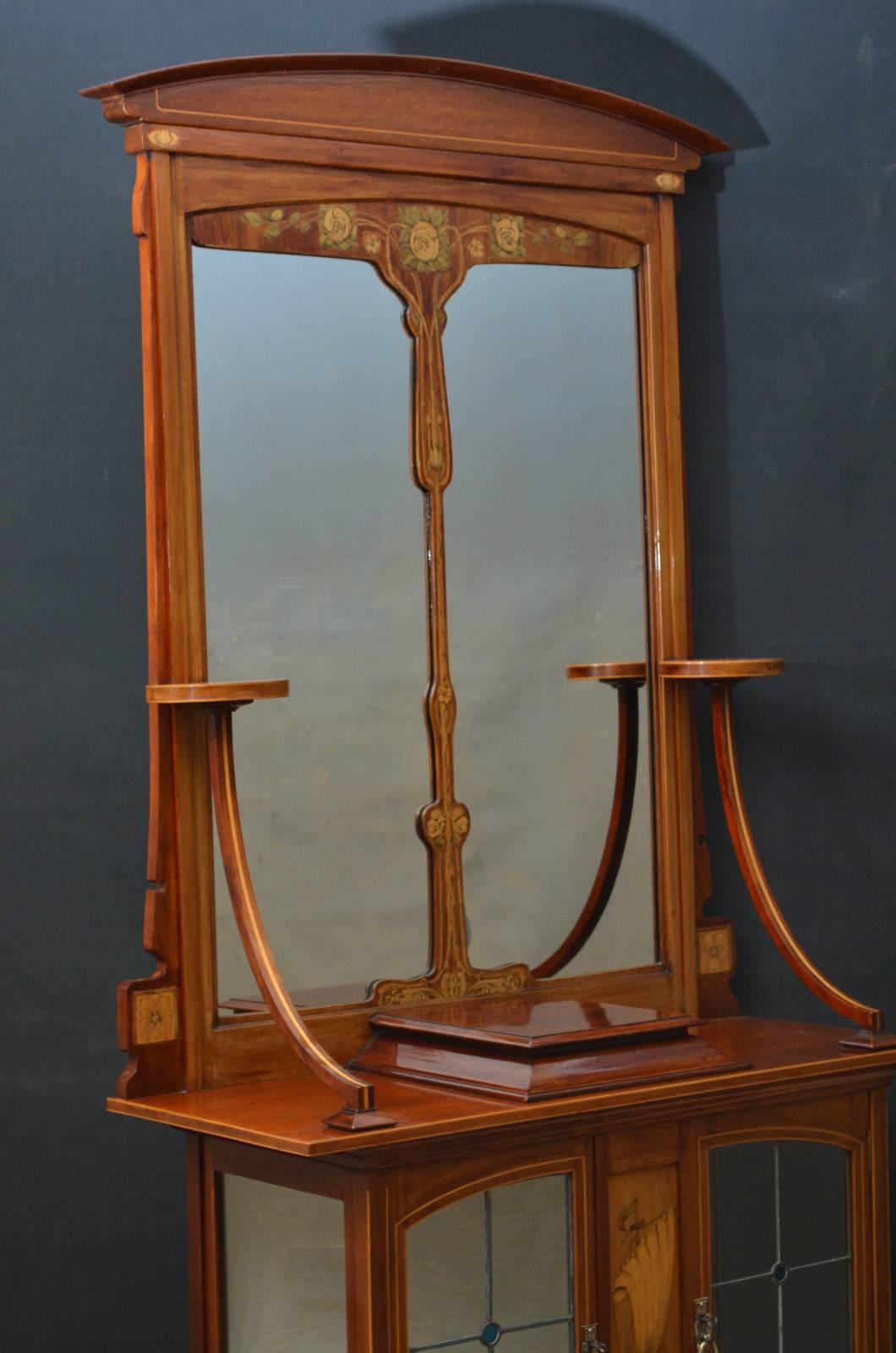 Elegante Armario Art Nouveau con Espejo principios del siglo XX en venta