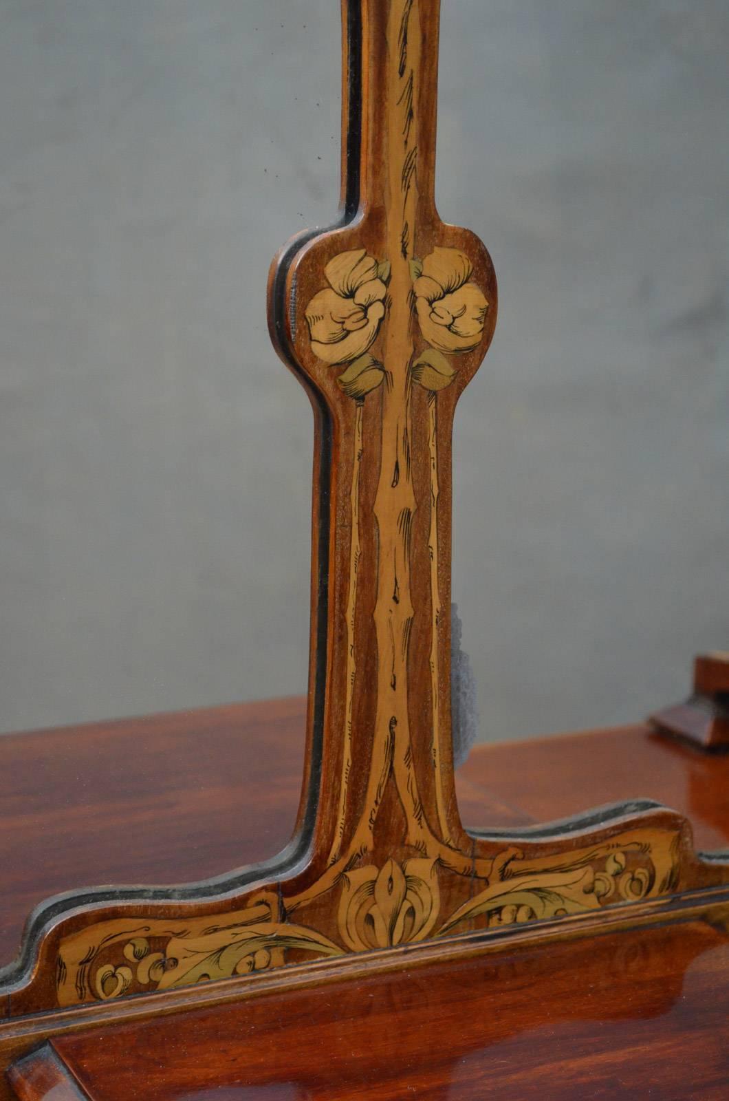 Elegante Armario Art Nouveau con Espejo Caoba en venta