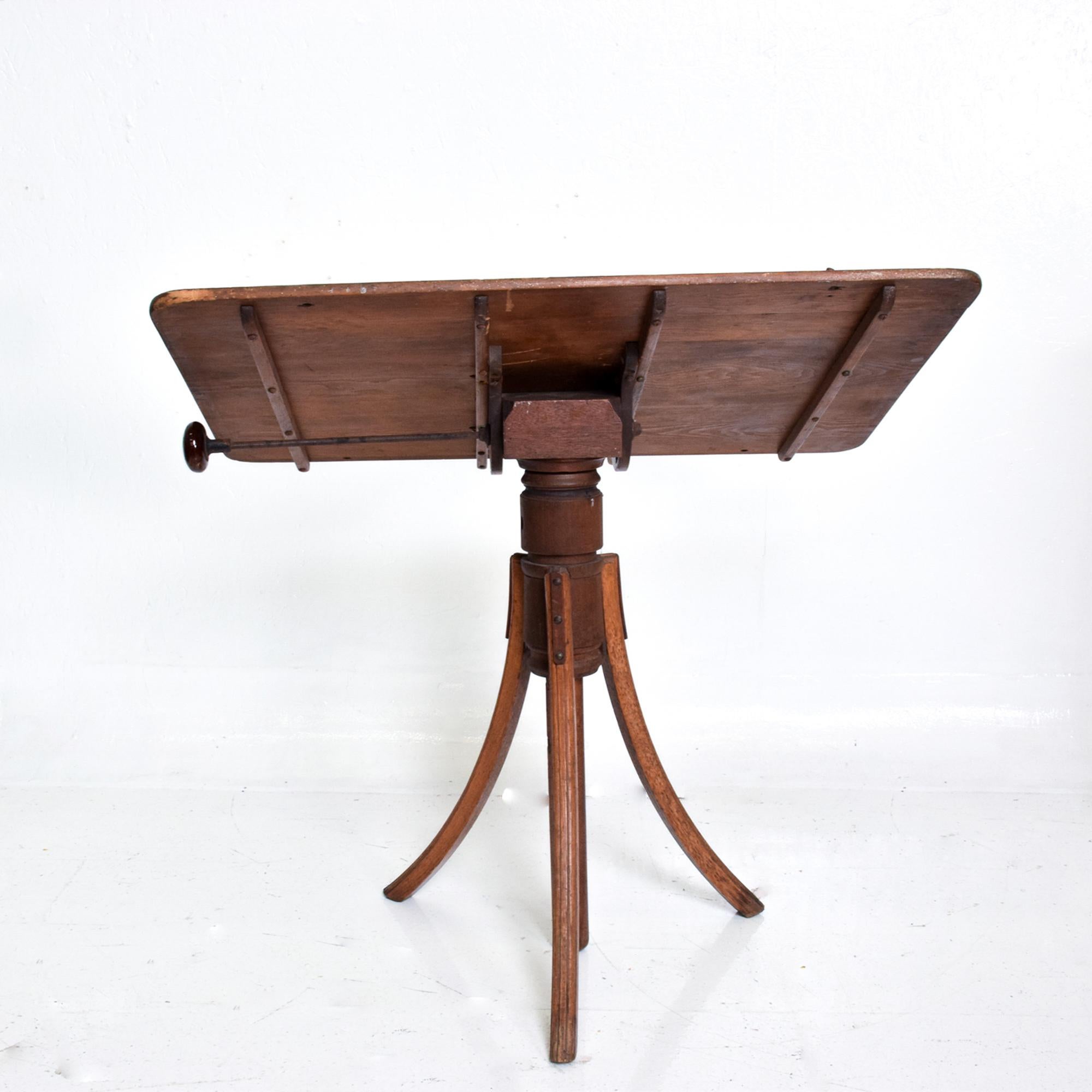 Stylish Artist Antique Oak Drawing Desk Drafting Table on Tripod Pedestal, 1920s In Fair Condition In Chula Vista, CA
