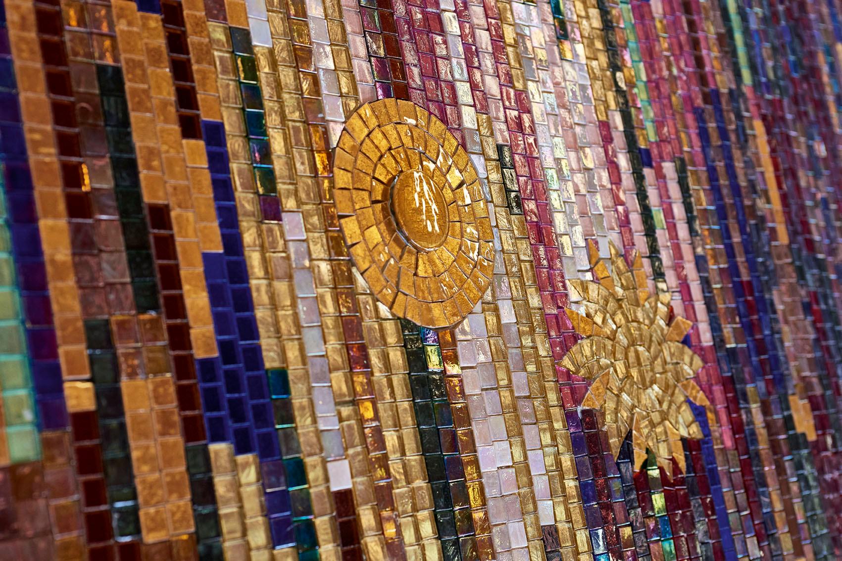 Stilvolles künstlerisches Mosaik Handgemachtes Blattgold Anpassbar (Italienisch) im Angebot