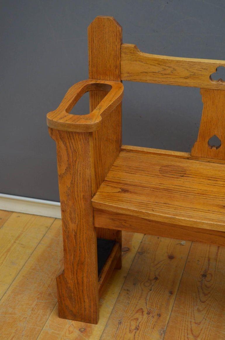 Stylish Arts and Crafts Oak Bench of Narrow Proportions In Good Condition For Sale In Whaley Bridge, GB