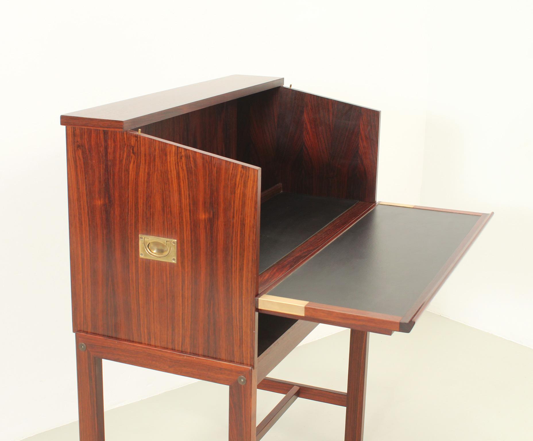 Stylish Bar Cabinet by Dyrlund, Denmark, 1960's For Sale 6