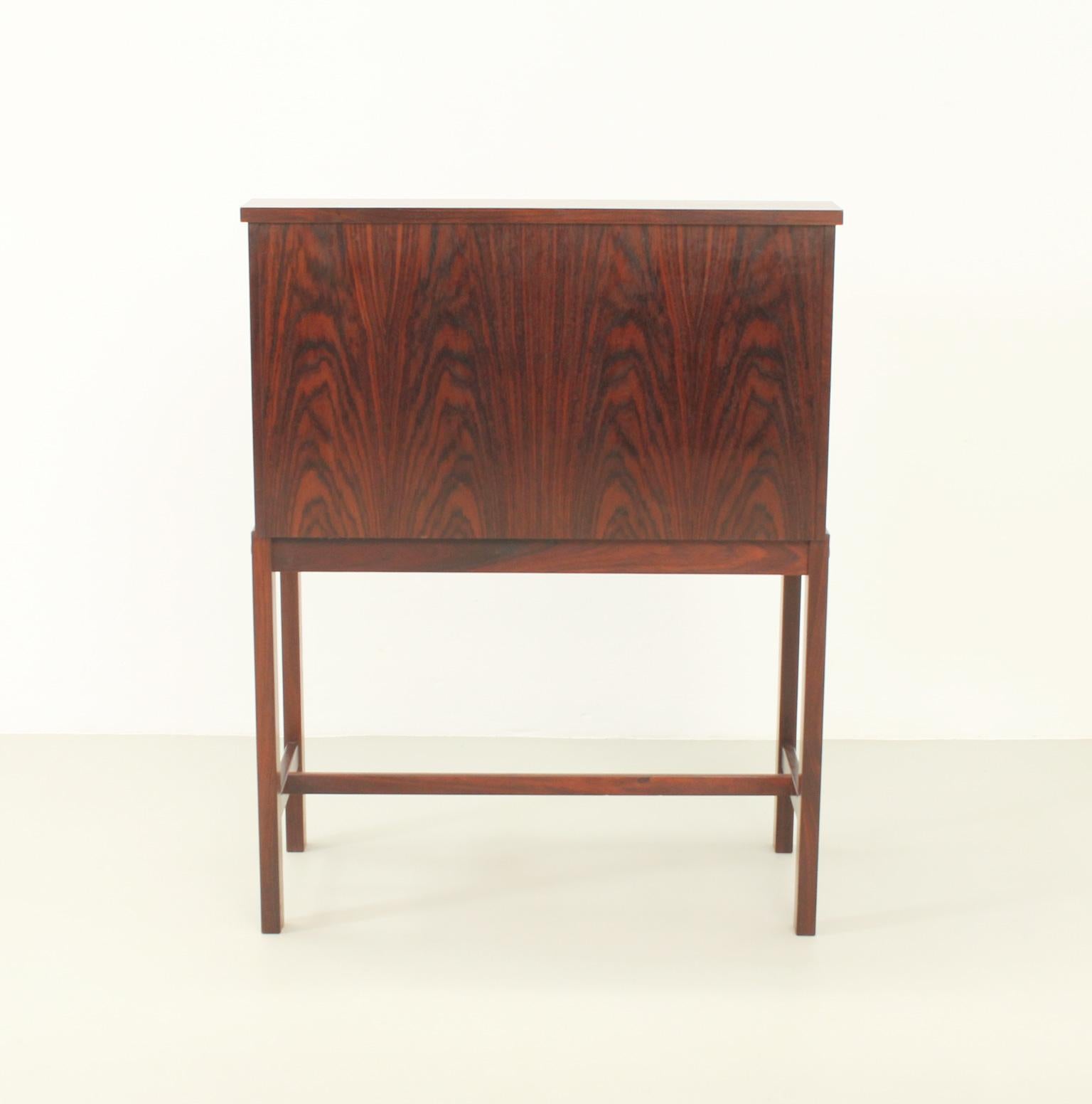 Meuble de bar élégant par Dyrlund, Danemark, années 1960 en vente 8