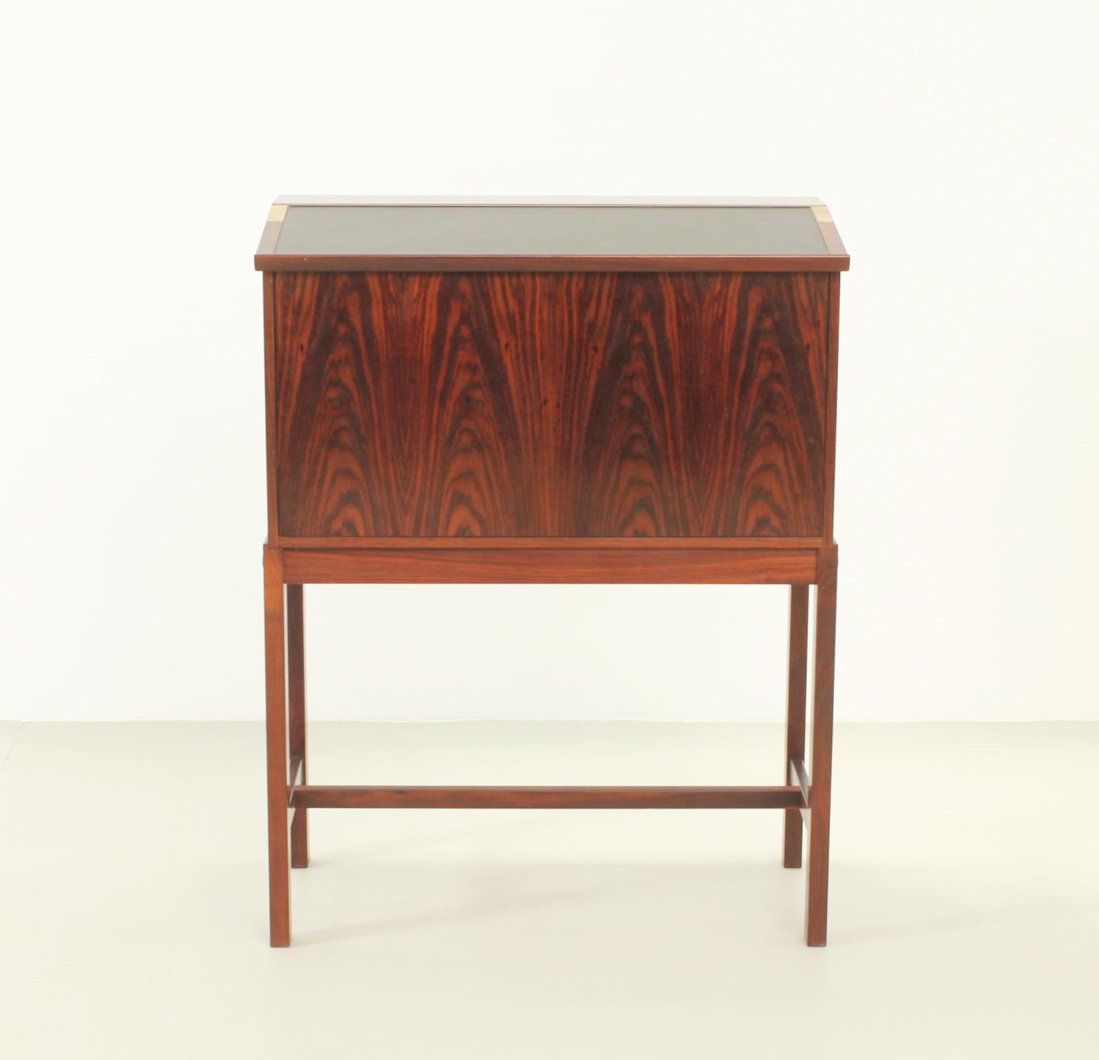 Stilvoller Barschrank von Dyrlund, Dänemark, 1960er Jahre (Skandinavische Moderne) im Angebot