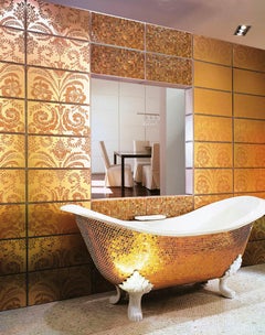 Stylish Bathtub Hand Decorated with Mosaic Gold Leaf on Back