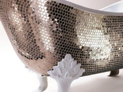 Stylish Bathtub Hand Decorated with Mosaic Platinum Leaf on Back