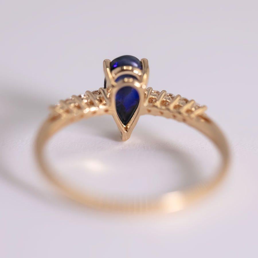 Women's or Men's Stylish Black Opal Diamond Engagement Ring 18K Yellow Gold For Sale