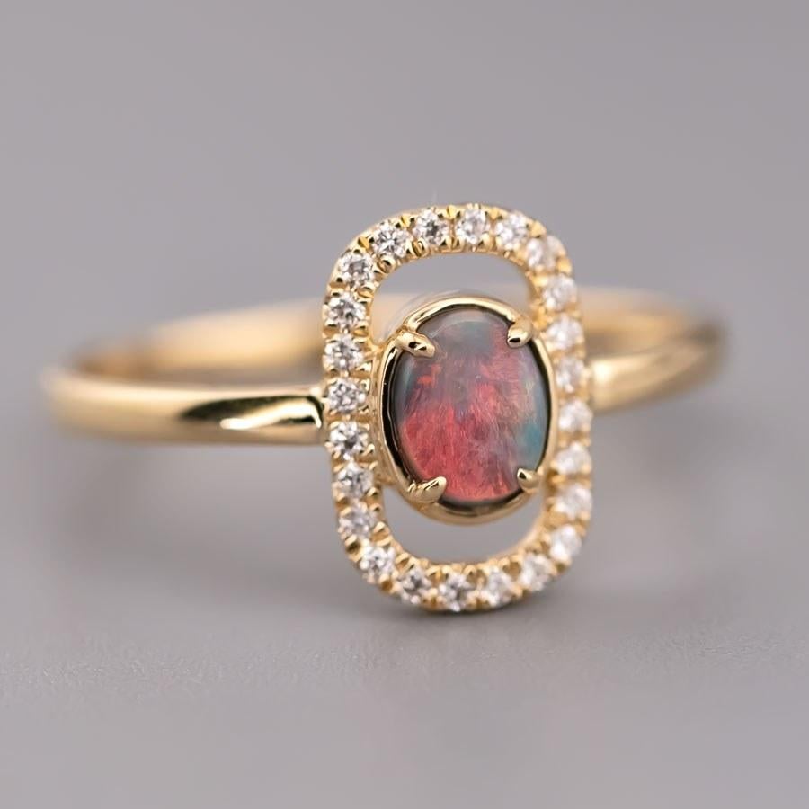 Brilliant Cut Stylish Black Opal & Halo Diamond Engagement Ring 18K Yellow Gold For Sale
