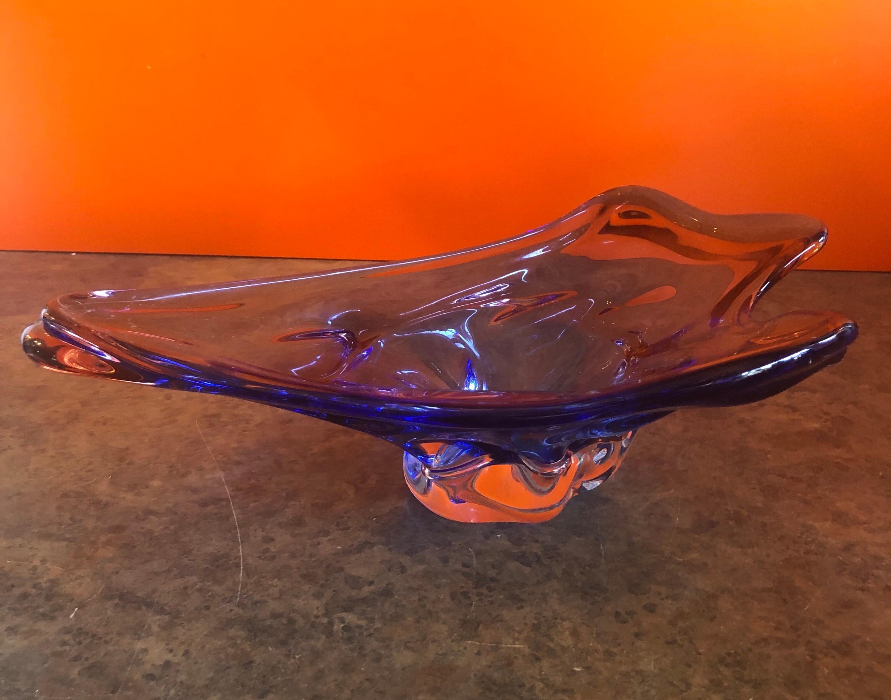 Hollywood Regency Verre Somerso de Murano bleu et brun élégant  Bol / Centre de table en vente