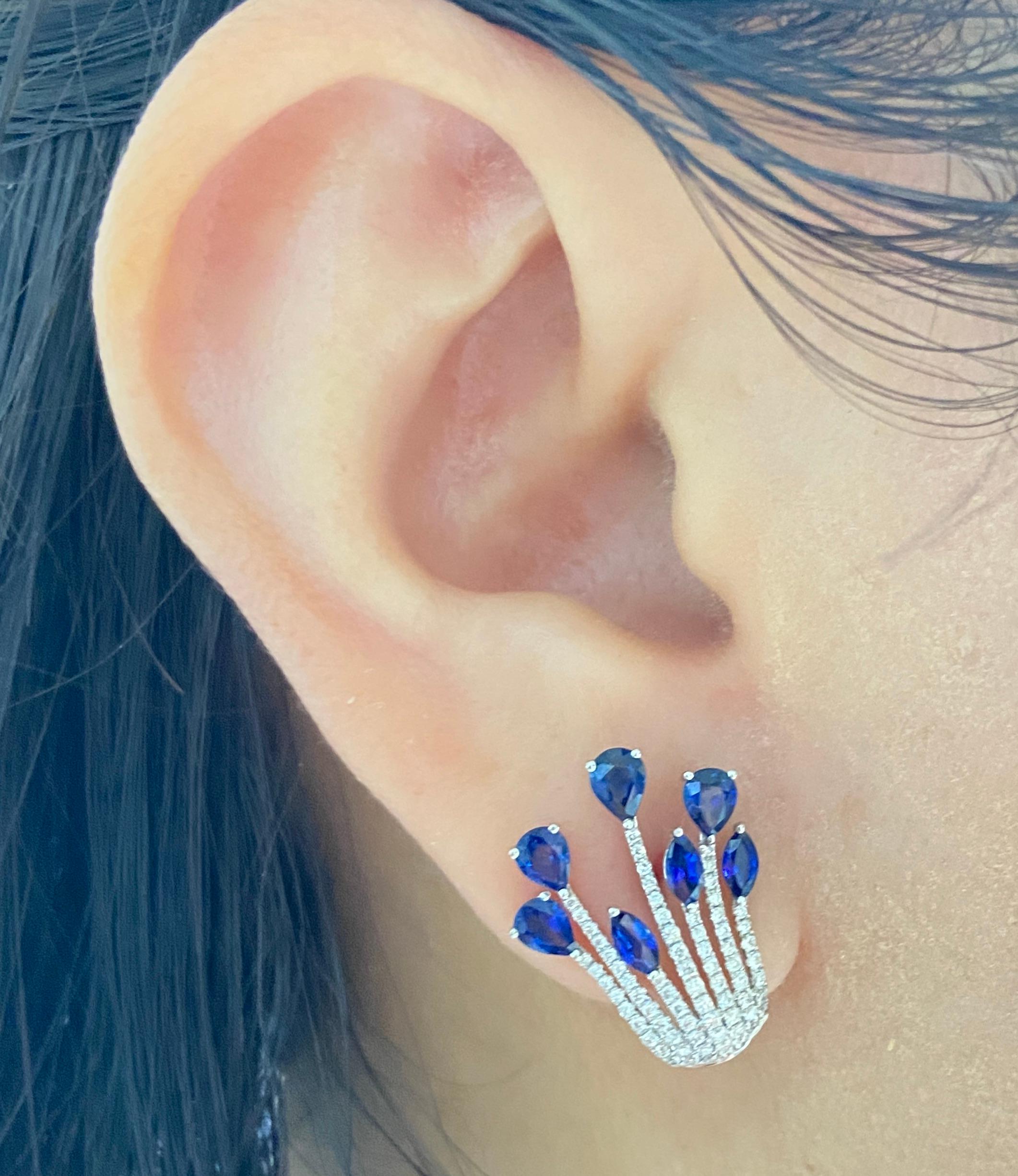 2.2 cts Deep Blue Sapphire and White diamond Stud 18K Gold Earrings In New Condition For Sale In Hong Kong, HK