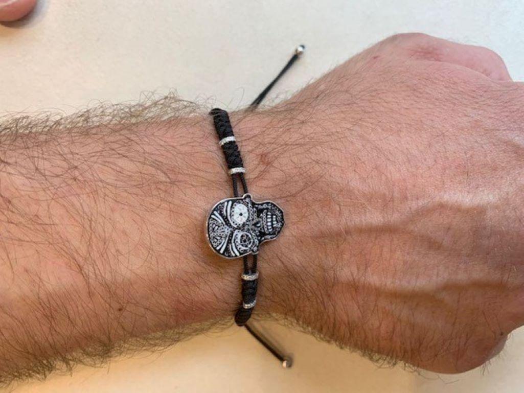 Contemporain Bracelet élégant en or blanc et diamants blancs décorés à la main avec de la micro-mosaïque en vente
