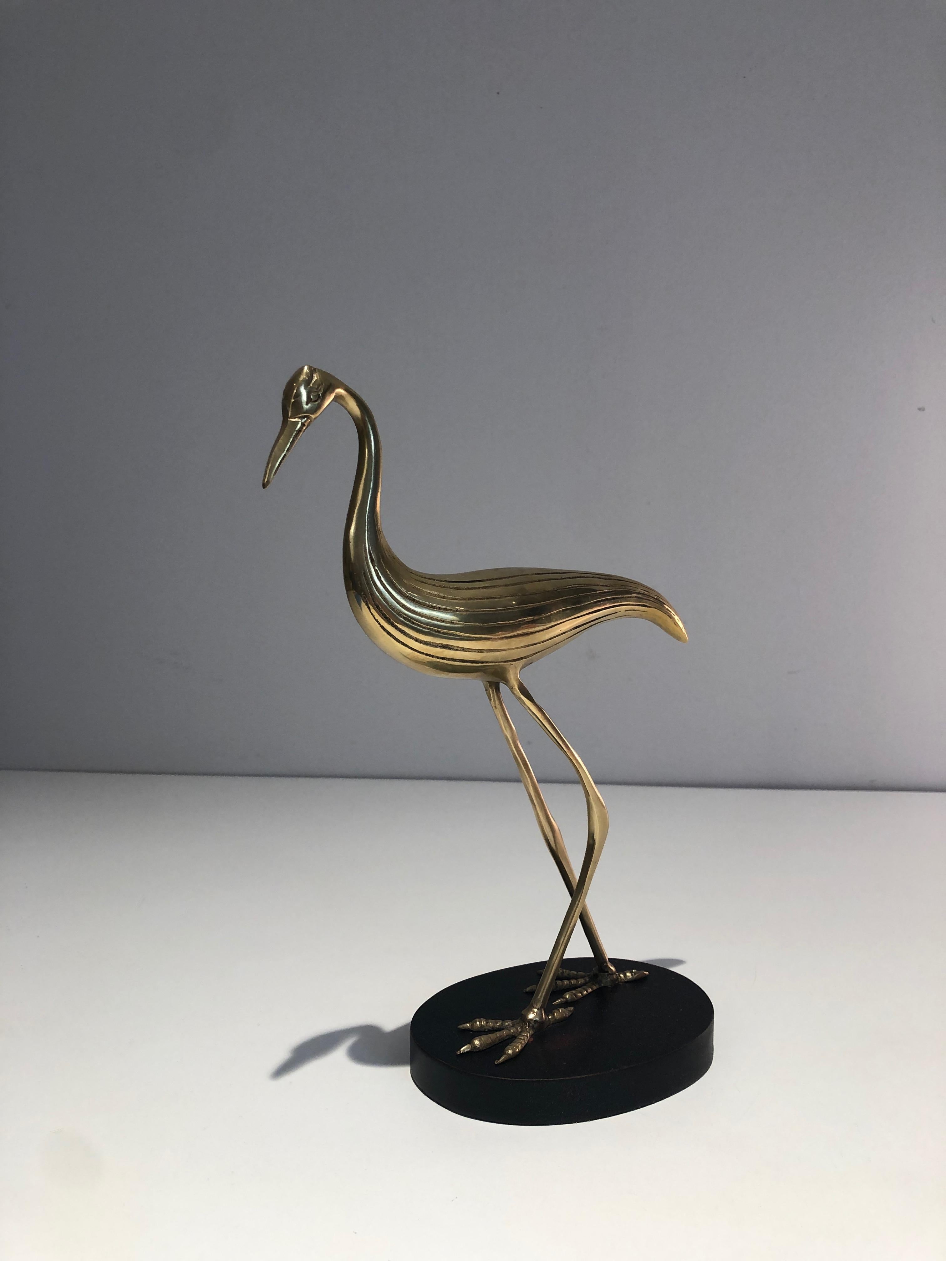 Mid-Century moderno Elegante uccello in ottone su base annerita, opera francese, circa 1970 in vendita