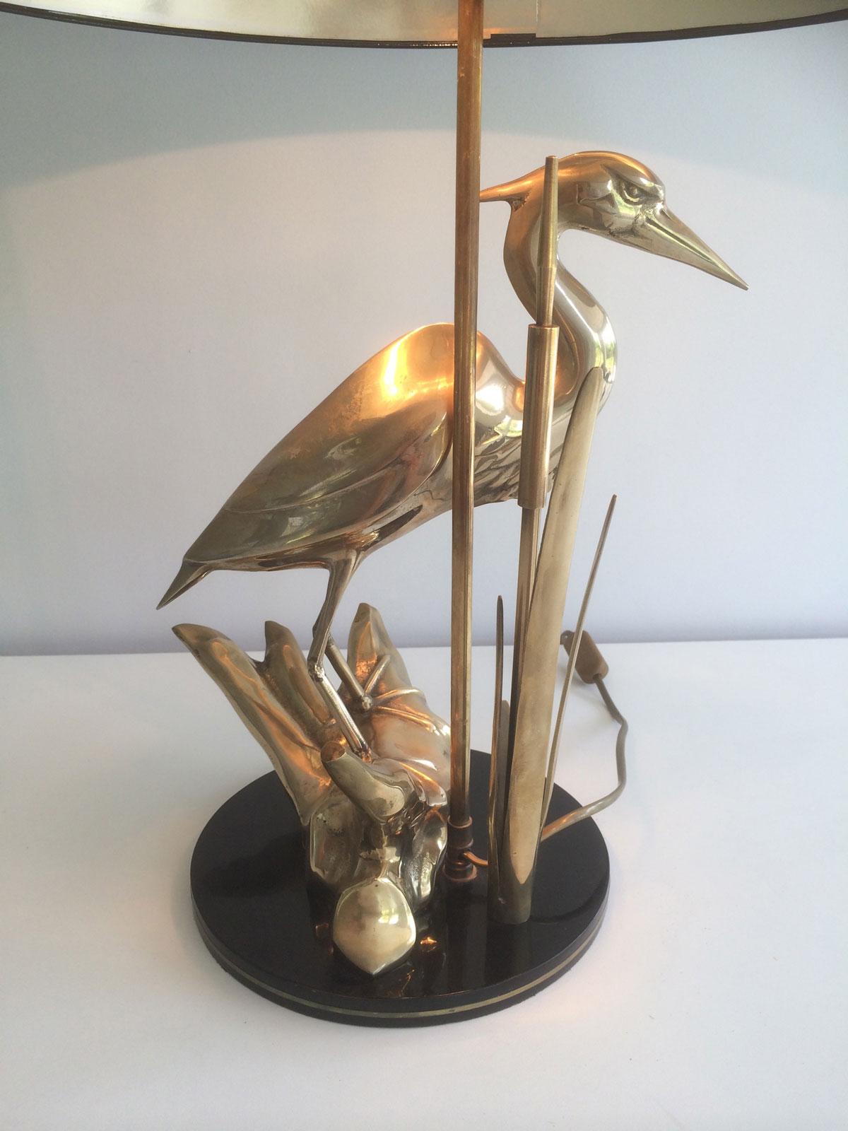 This very nice and decorative heron table lamp is made of brass. This is a French work in the style of Art Deco. Circa 1970