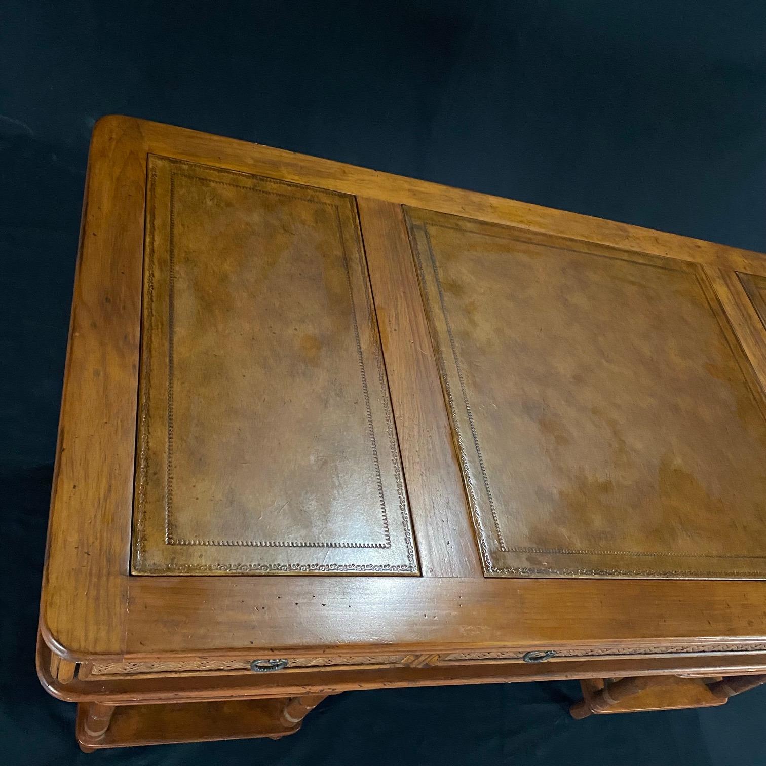 Stylish British Colonial Tommy Bahama Rattan and Bamboo Desk For Sale