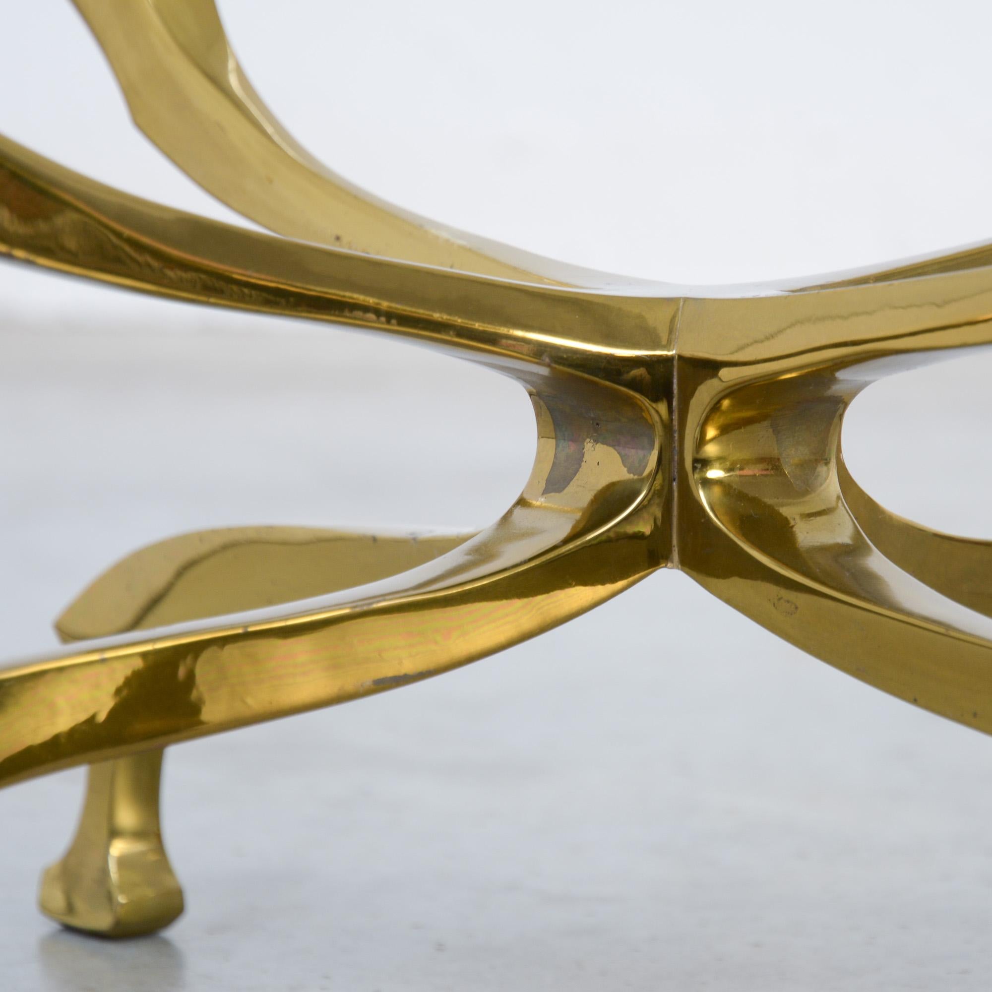 Table d'appoint élégante en bronze de Willy Daro en vente 2