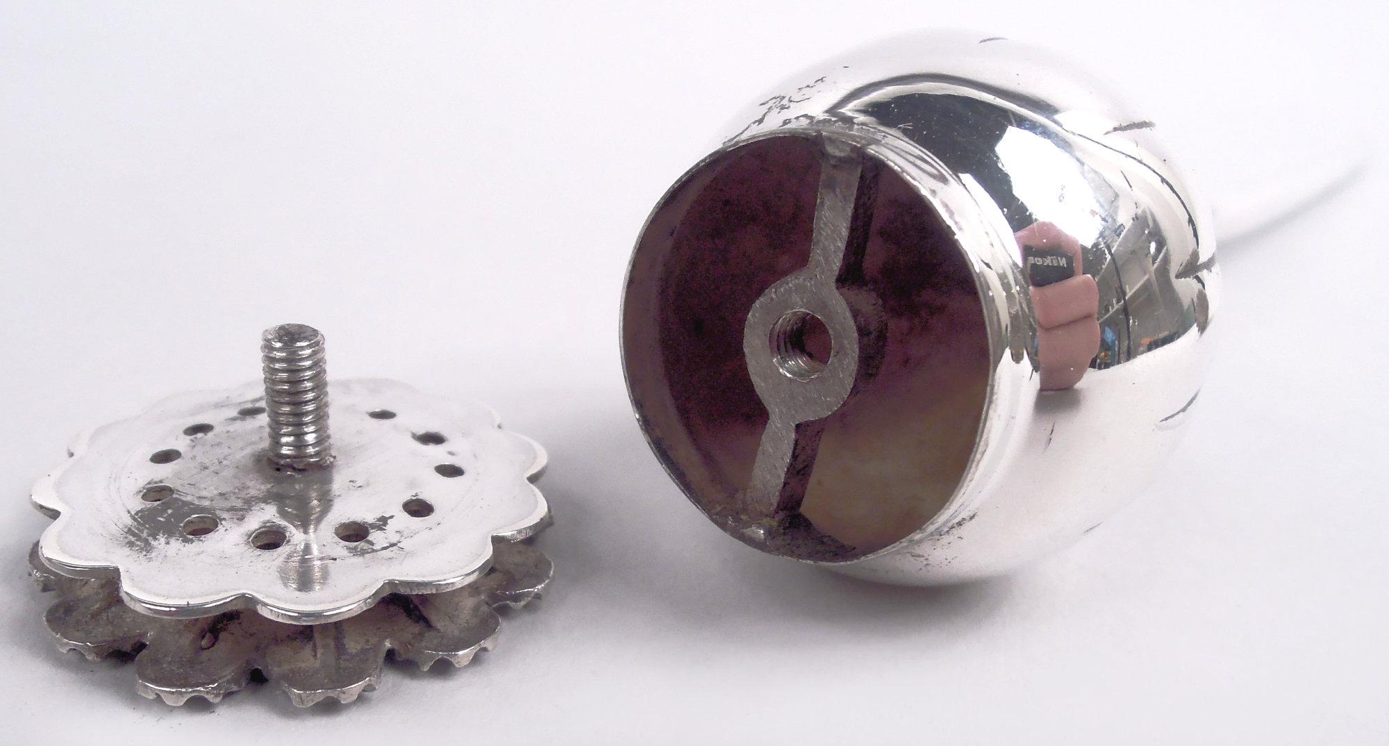 20ième siècle Salières et poivrières en argent Buccellati à tige fleurie en vente