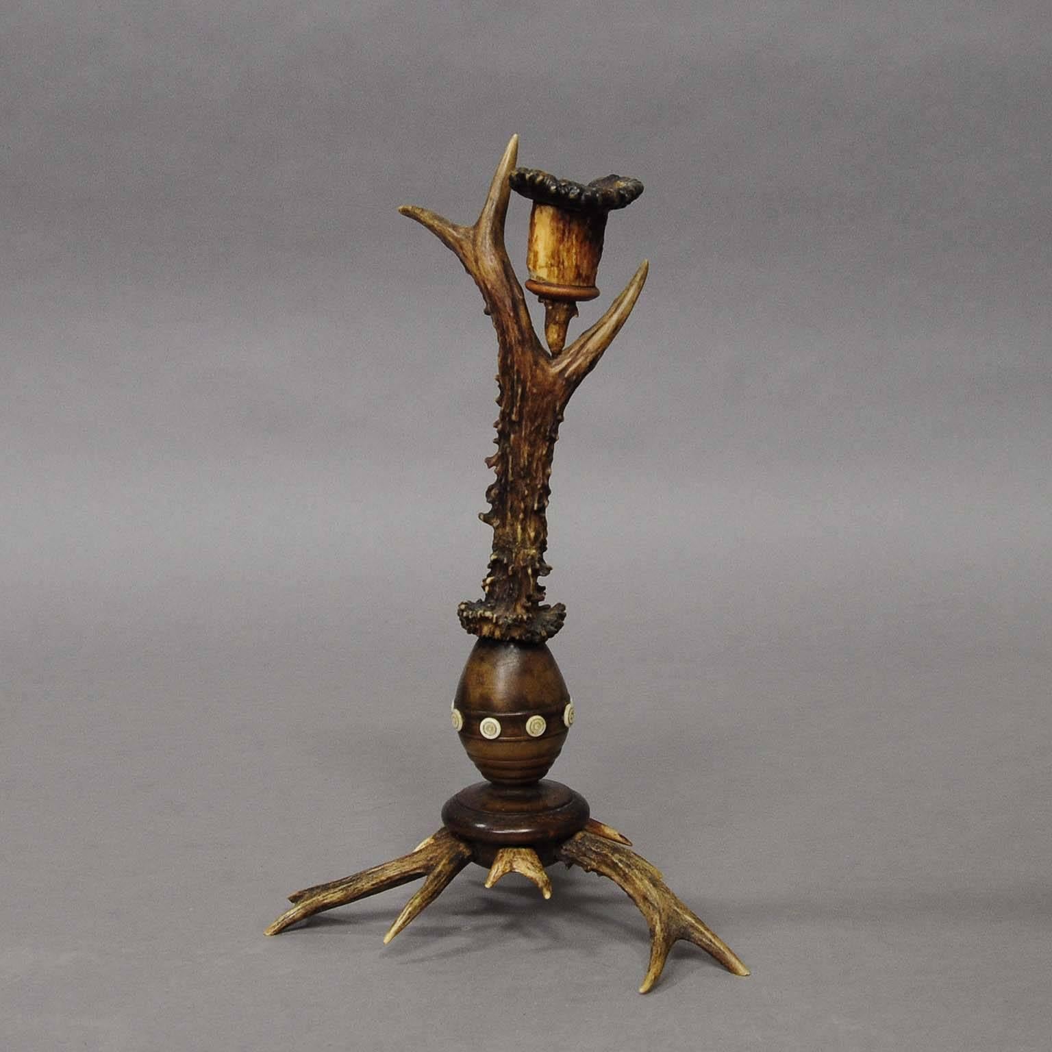 A fashionable rustic candleholder, made of horns from the deer and wood. Spout made of turned antler pieces. Executed in Germany, circa 1900.

Measures: height 12.99