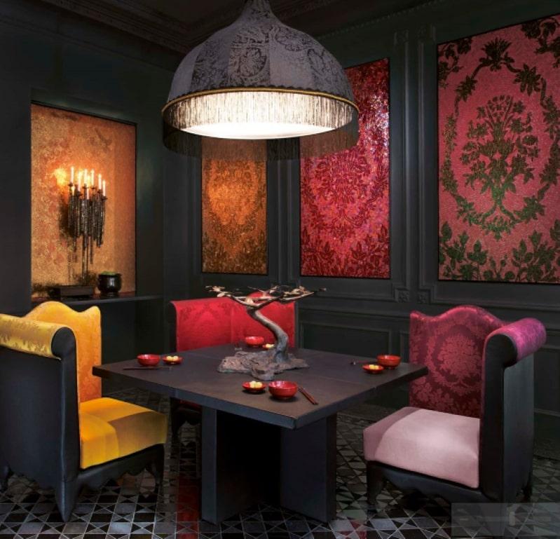 Italiano Elegante lampada da soffitto in tessuto di seta con frange nere rosse o gialle in misto viscosa in vendita