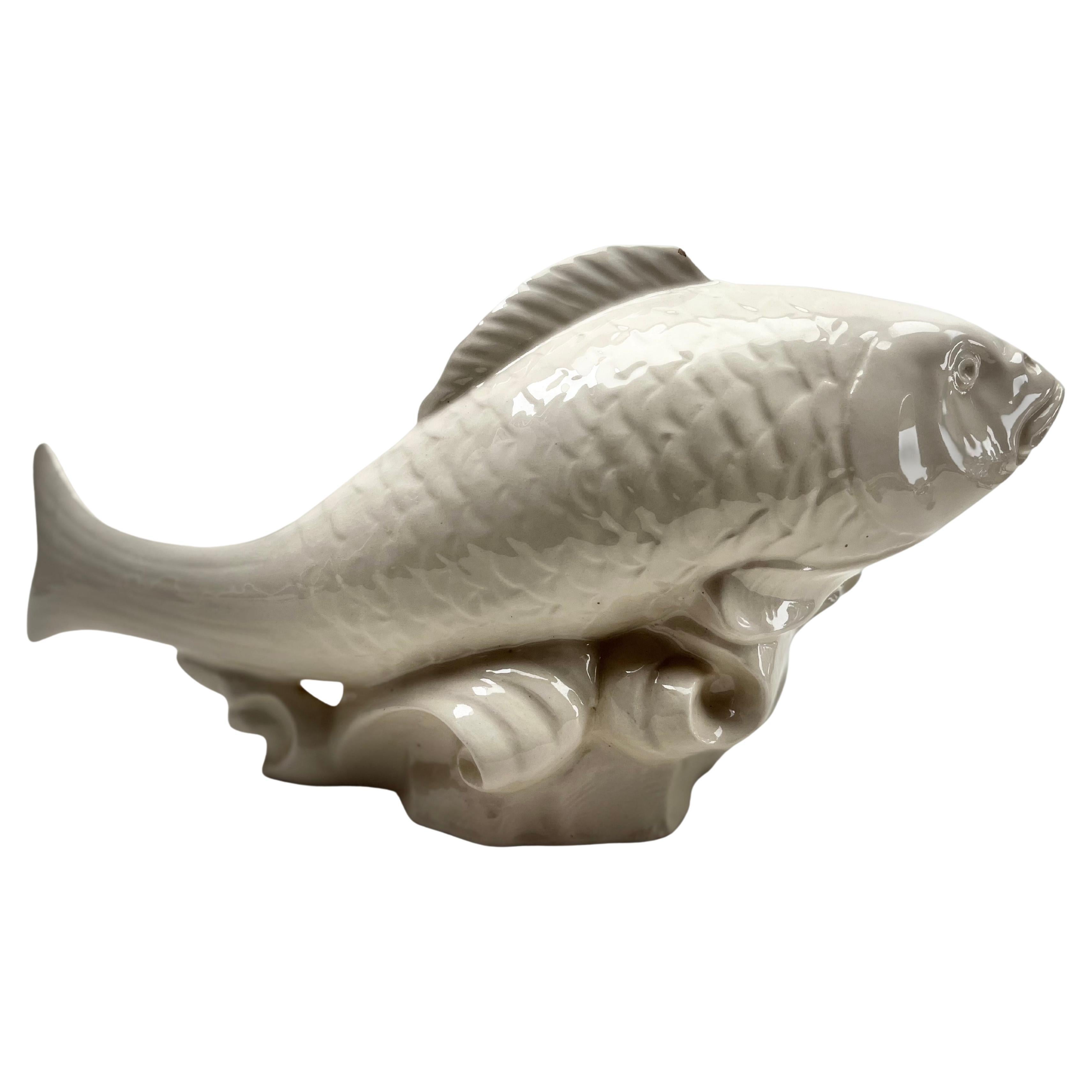 Vernissé Élégante céramique émaillée  Sculpture de poisson, Italie, fin des années 1950 en vente
