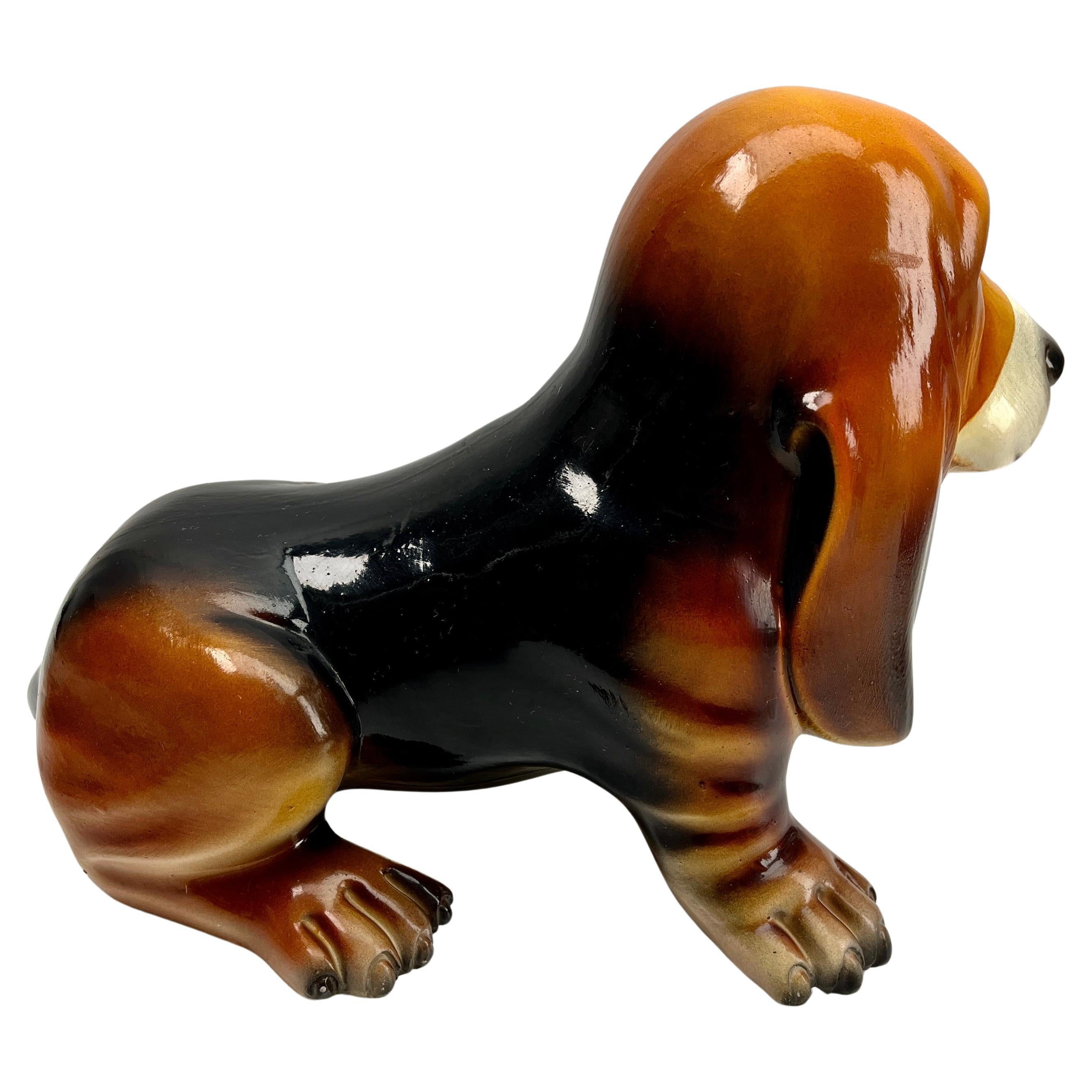 Stilvolle glasierte, handbemalte Keramik-Hundeskulptur mit Hund, Italien, Ende der 1950er Jahre (Italienisch) im Angebot