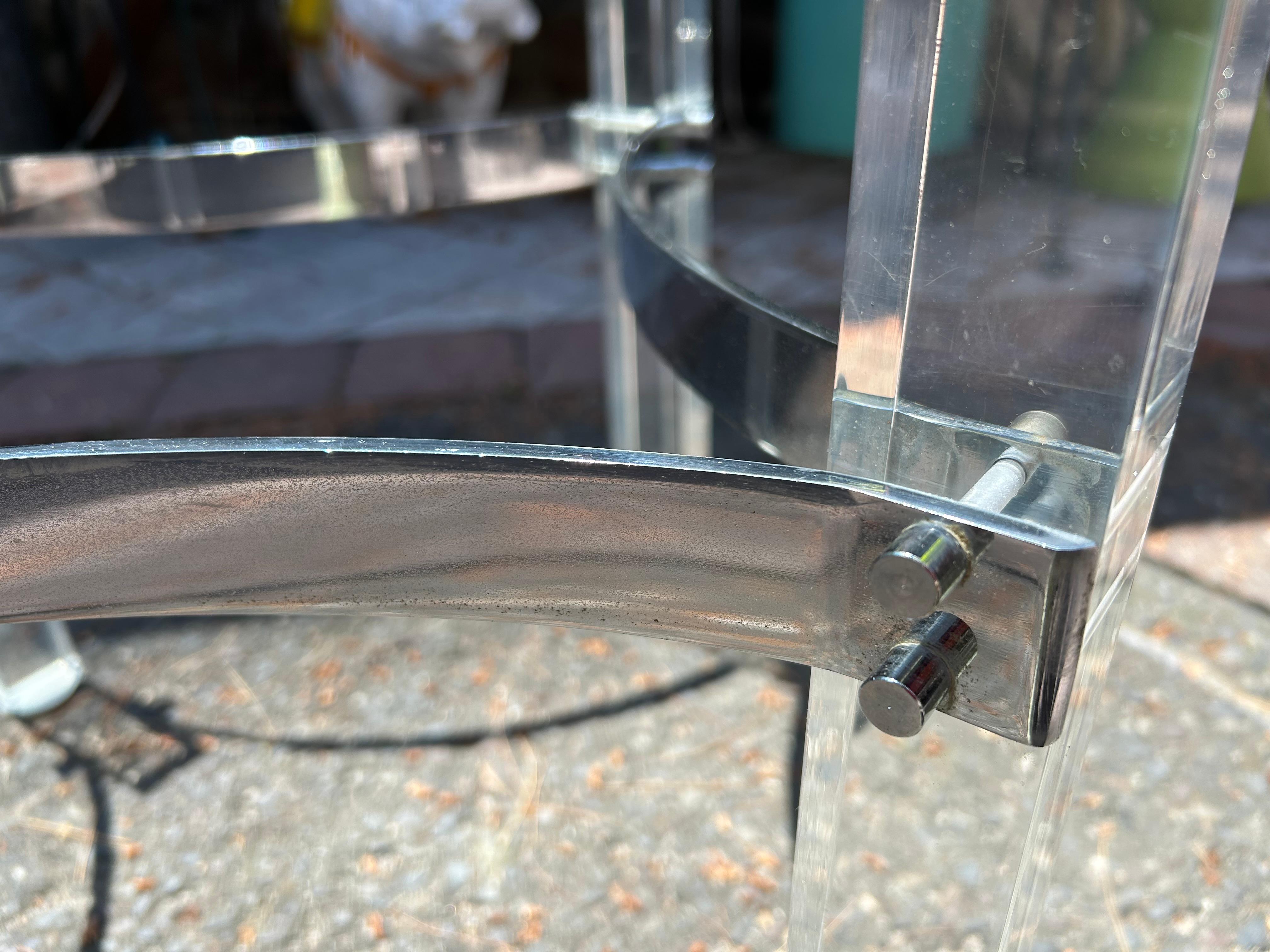 Table basse élégante Charles Hollis Jones en lucite chromée mi-siècle moderne en vente 4
