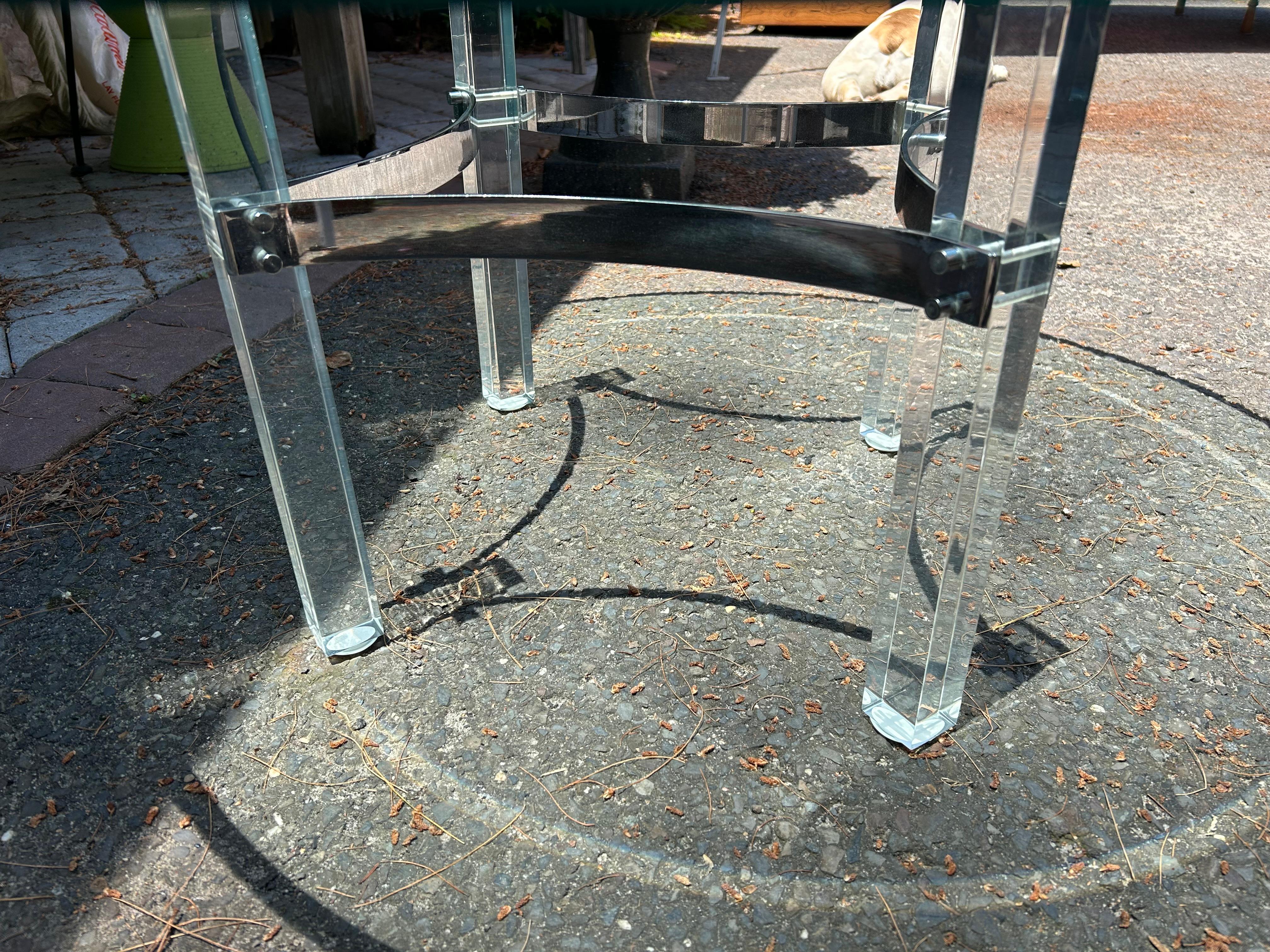 Table basse élégante Charles Hollis Jones en lucite chromée mi-siècle moderne en vente 6