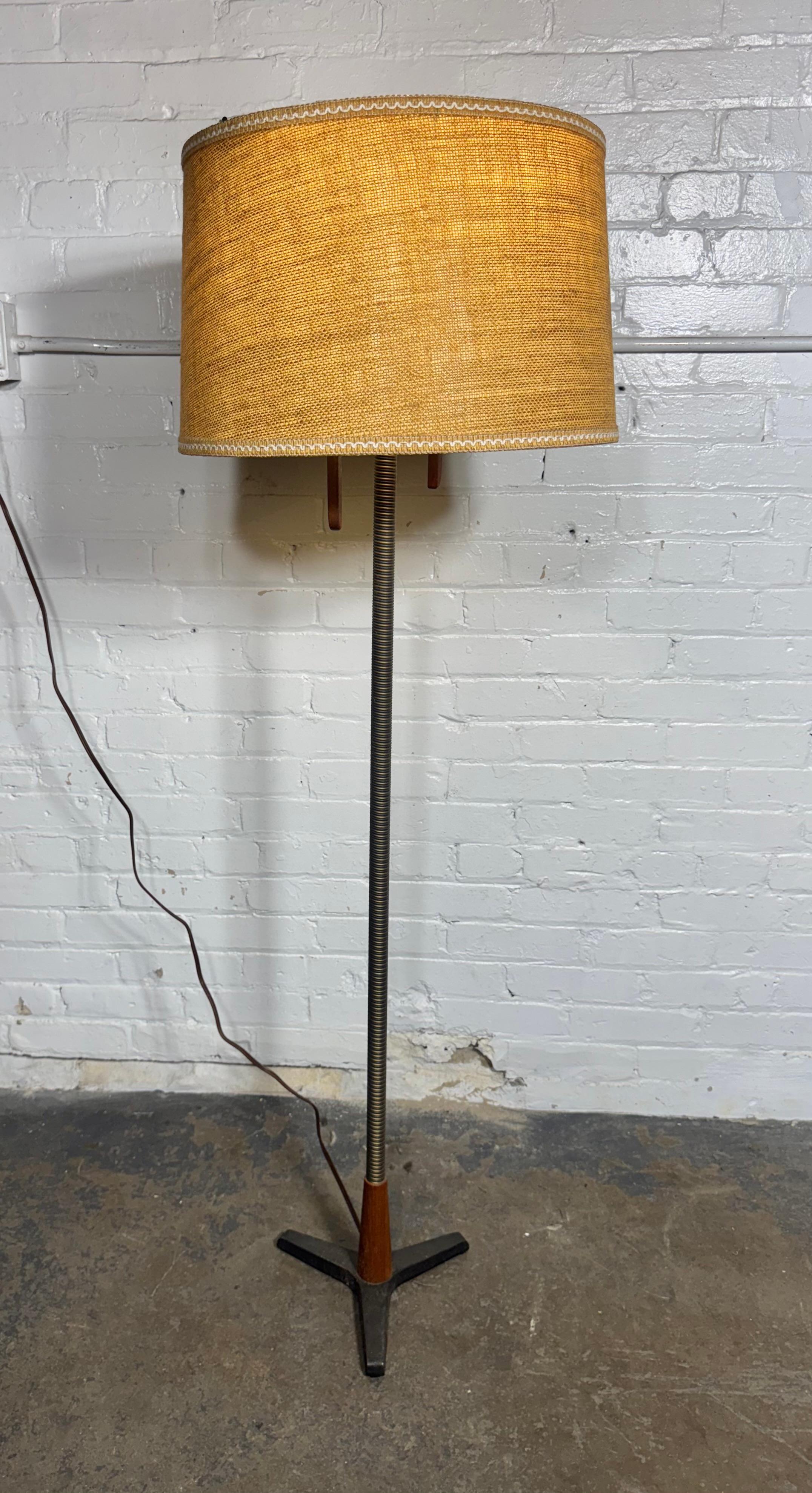 Stylish Classic Mid Century Scandinavian Floor Lamp For Sale 1