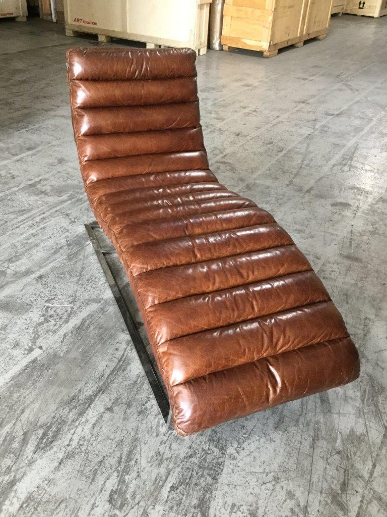 Stylish Contemporary Rich Leather & Chrome Chaise Longue In Good Condition In Hopewell, NJ