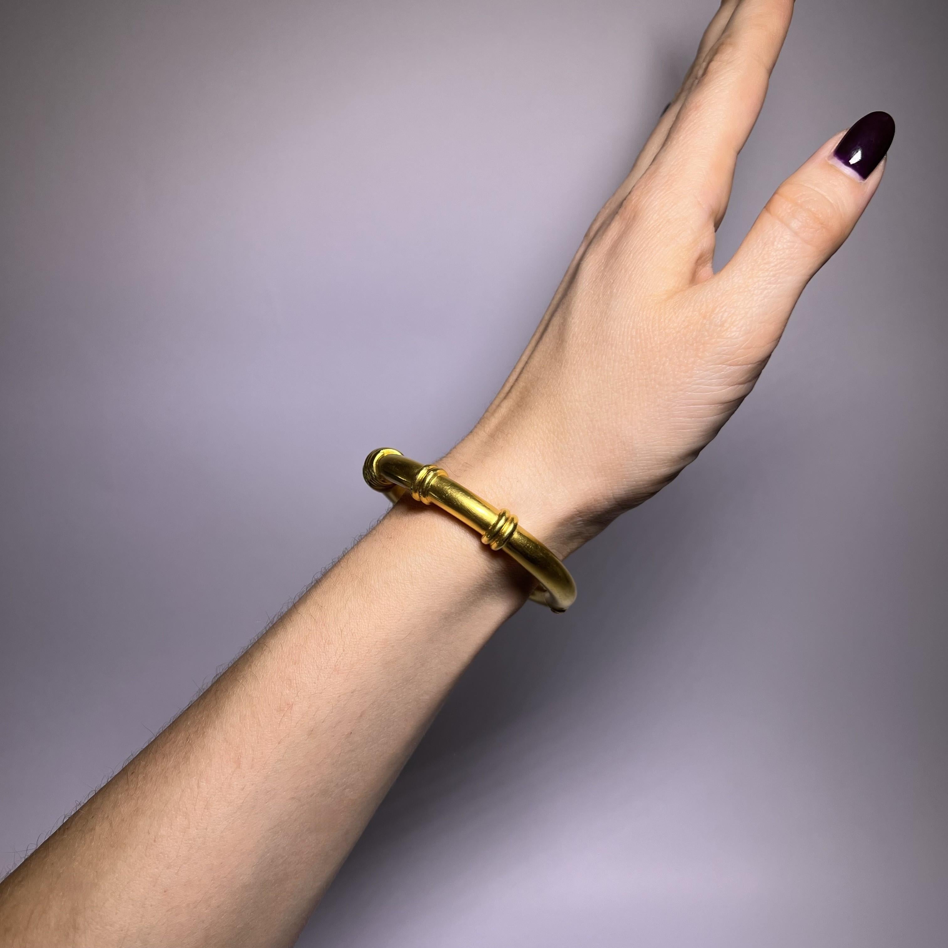 Stylish Cuff Bracelet in 18 Karat Yellow Gold by Ilias Lalaounis In Good Condition In Lucerne, CH