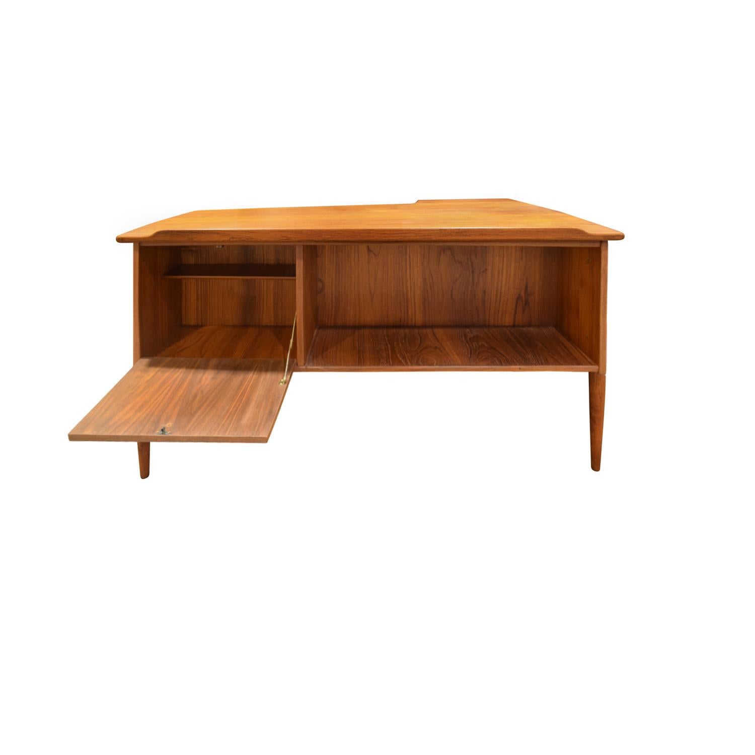 Beautifully Crafted Swedish Desk In Teak 1960s In Excellent Condition In New York, NY