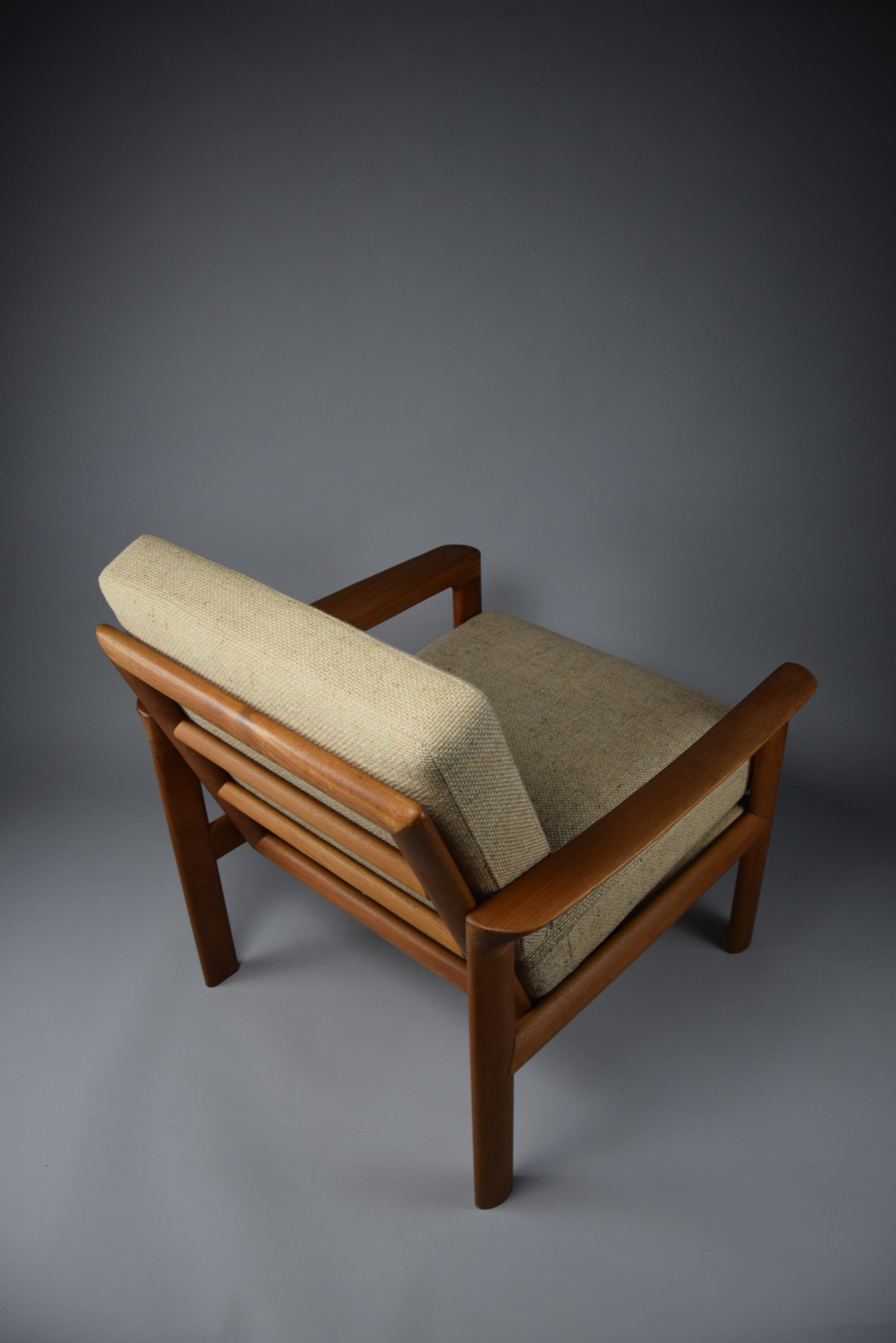 Stylish Danish Solid Teak Mid Century Modern Lounge Chair For Sale 4