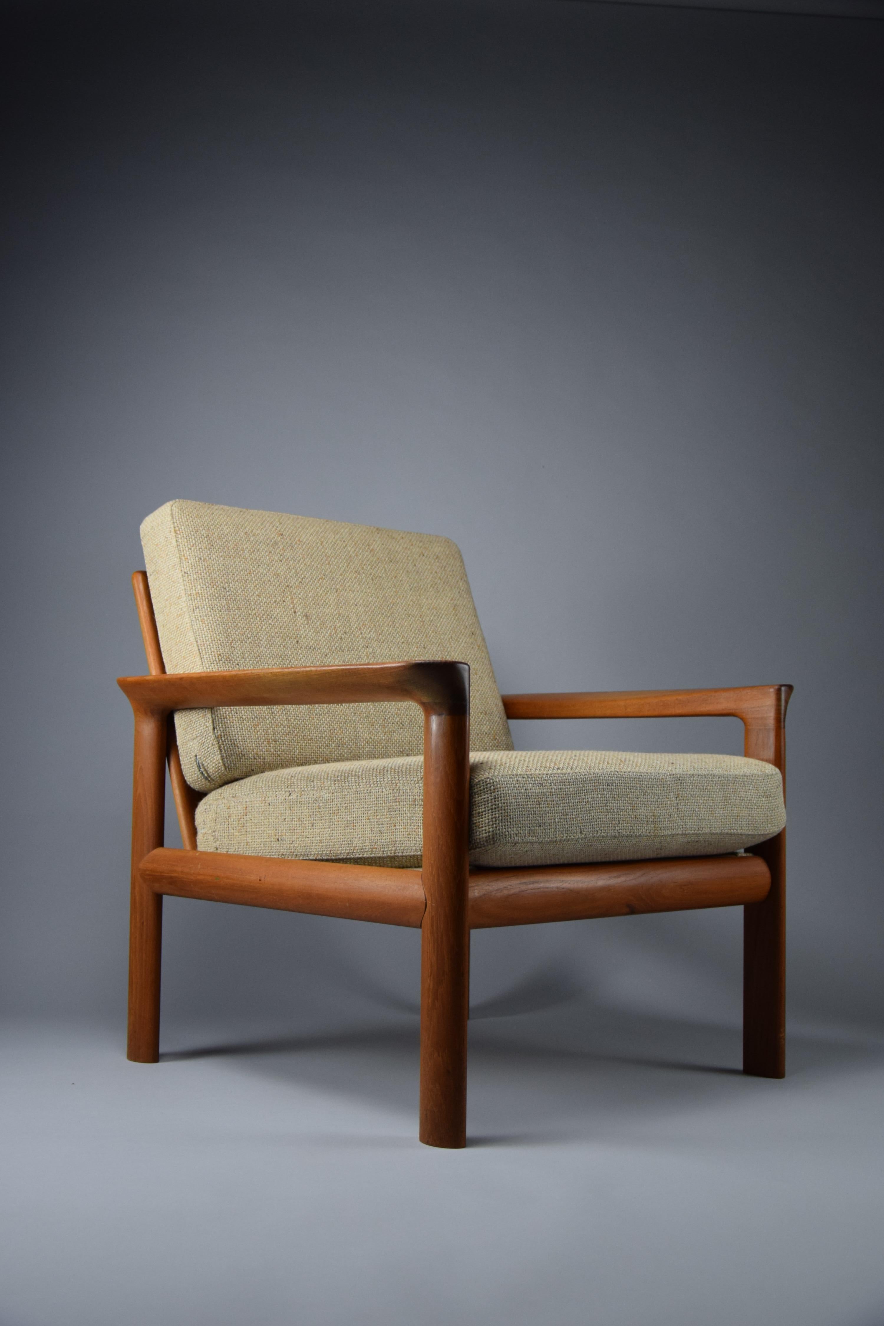 Milieu du XXe siècle Fauteuil de salon danois élégant en teck massif, mi-siècle moderne en vente