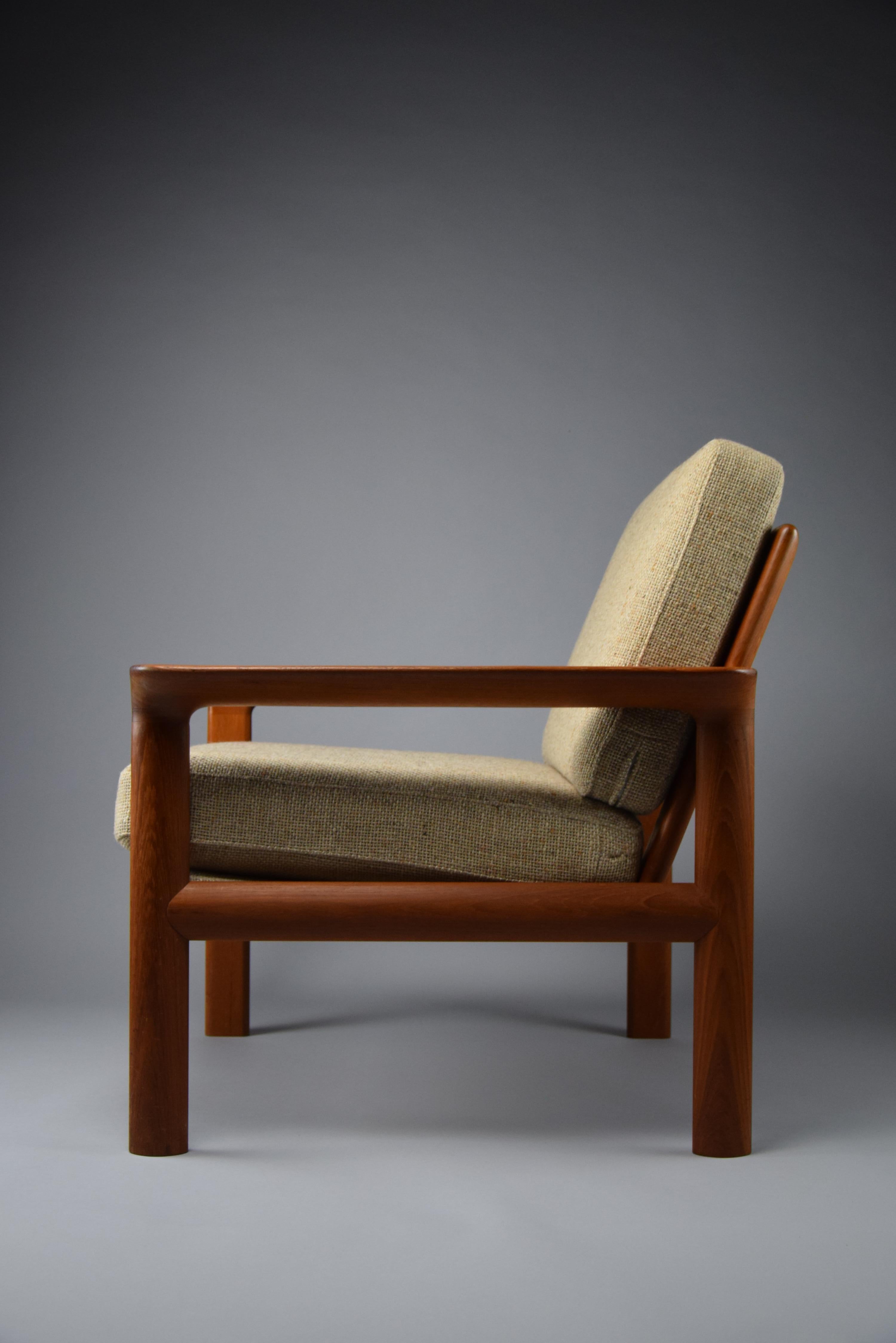 Stylish Danish Solid Teak Mid Century Modern Lounge Chair For Sale 3