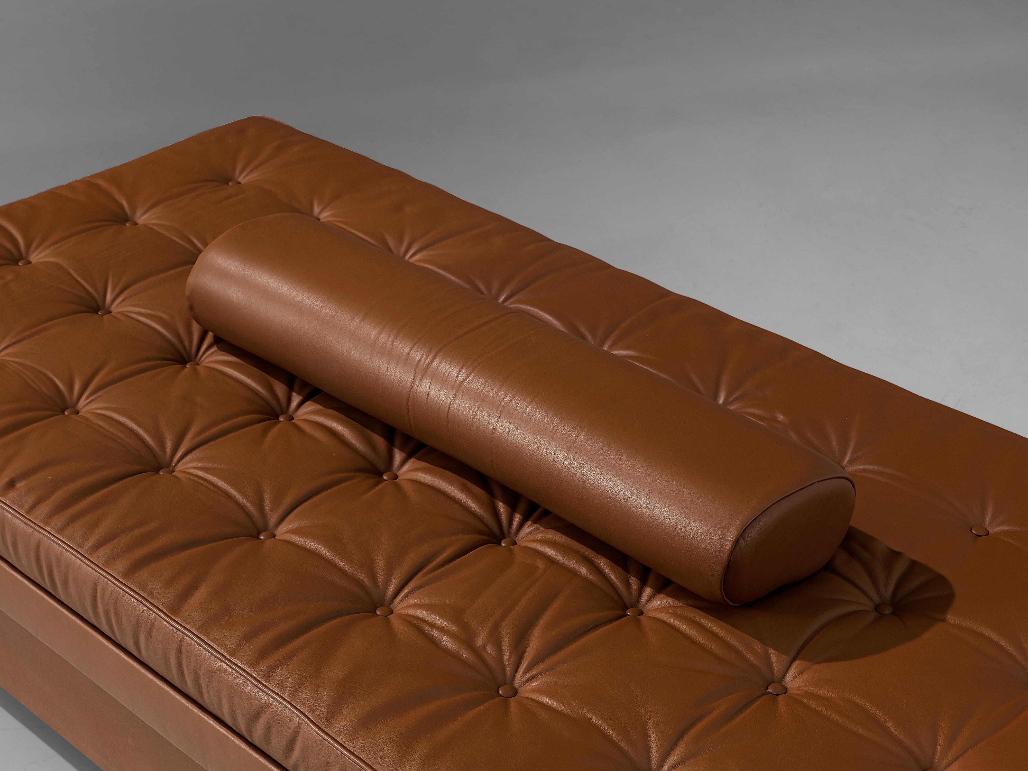Stylish Daybed in Cognac Leather 1