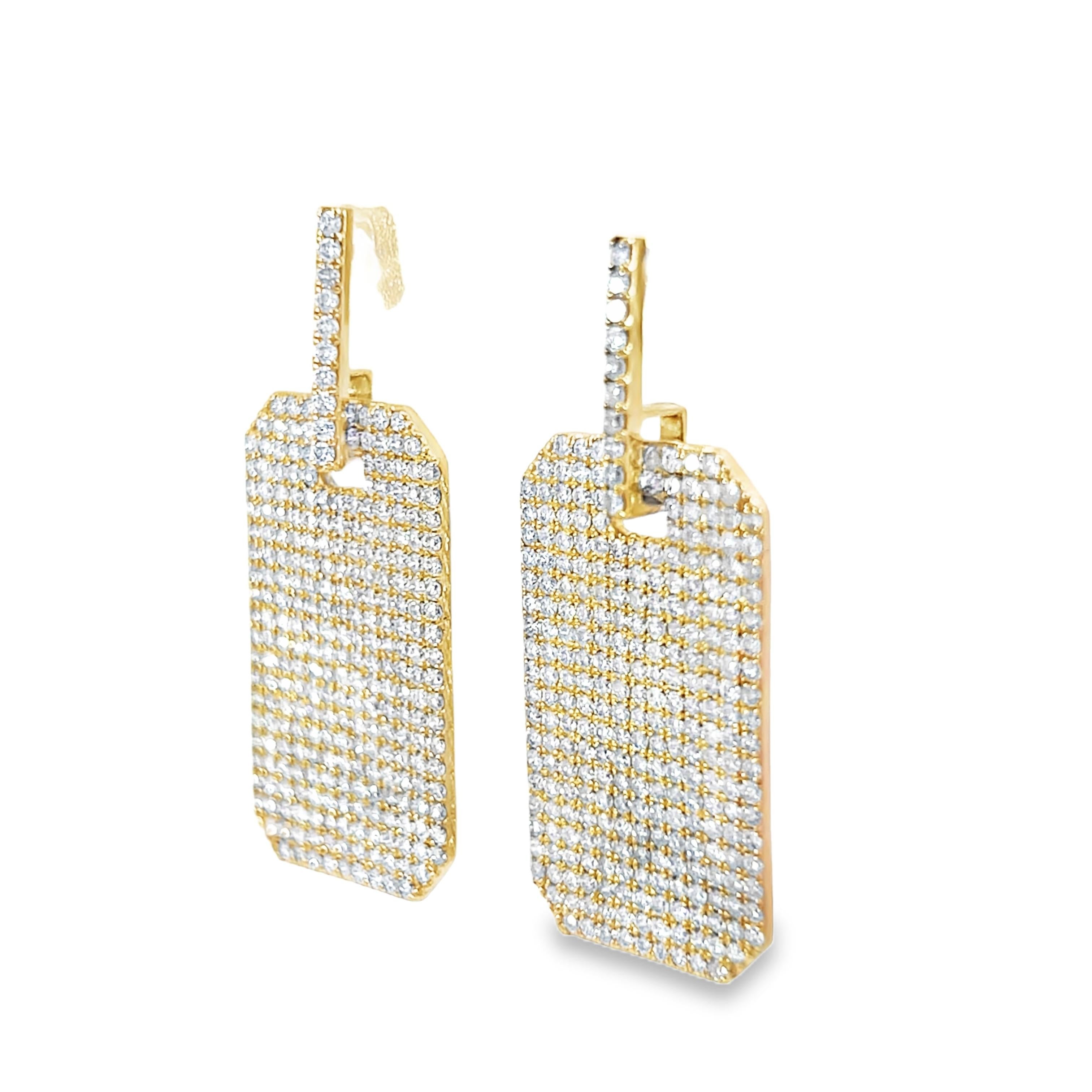 Donna Eleganti orecchini pendenti con diamanti in vendita