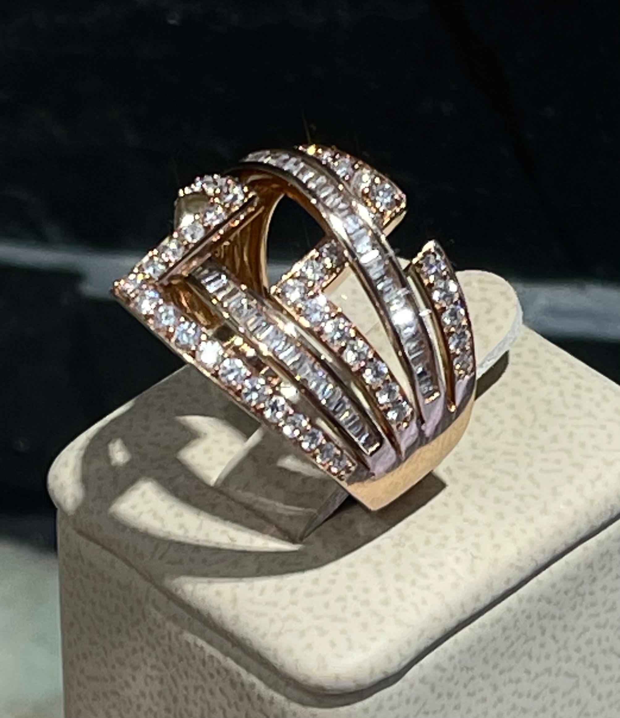 Stylish Diamond Ring In 14k Rose Gold  In New Condition For Sale In Fort Lauderdale, FL