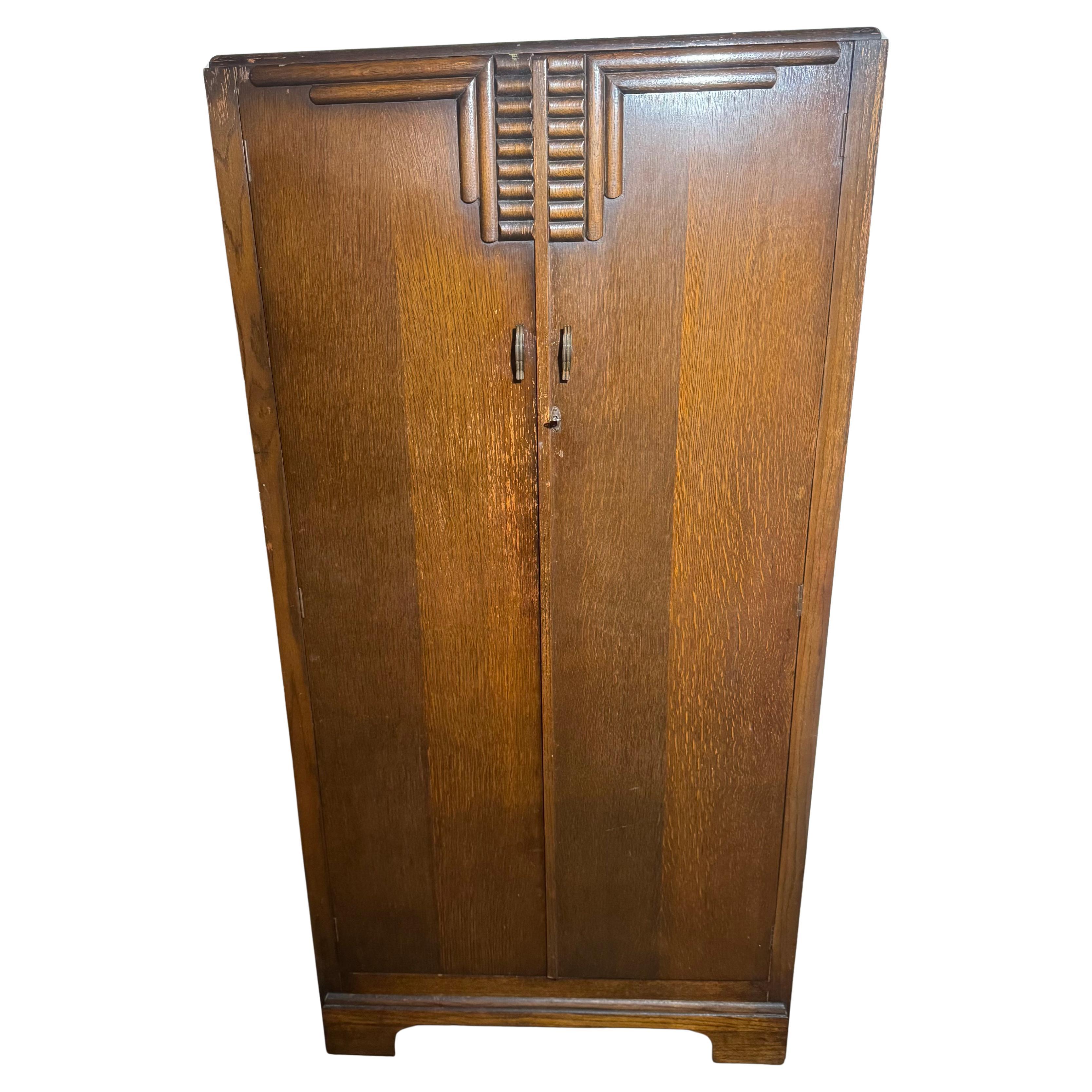 Stylish diminutive Art Deco Armoire /wardrobe closet C.W.S. LTD , LONDON en venta