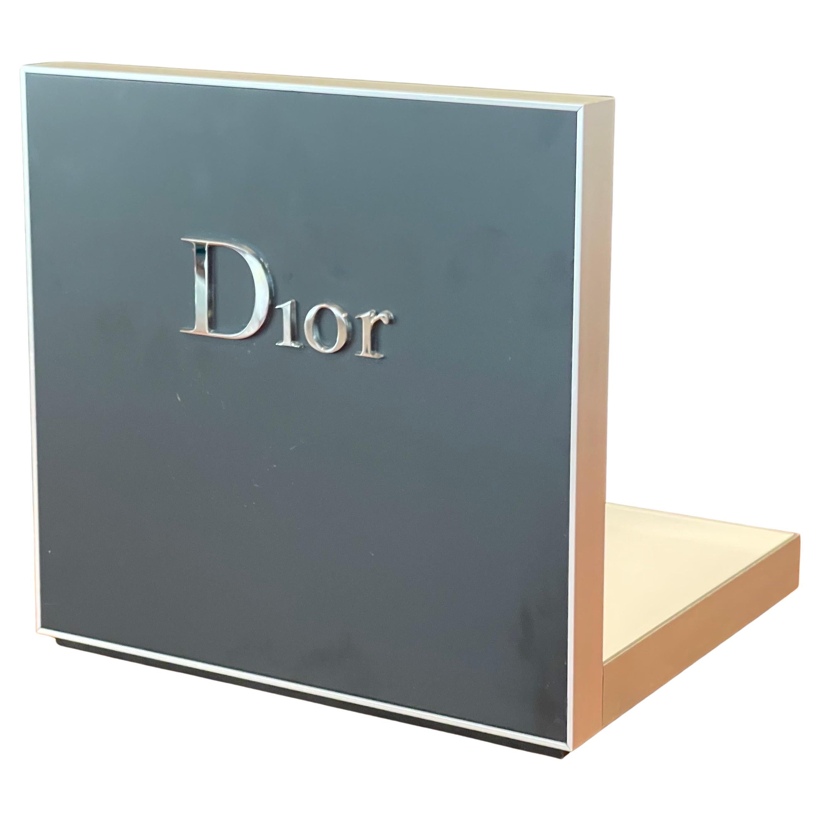 Stilvolle „Dior“-Einkaufsausstellung  (amerikanisch) im Angebot