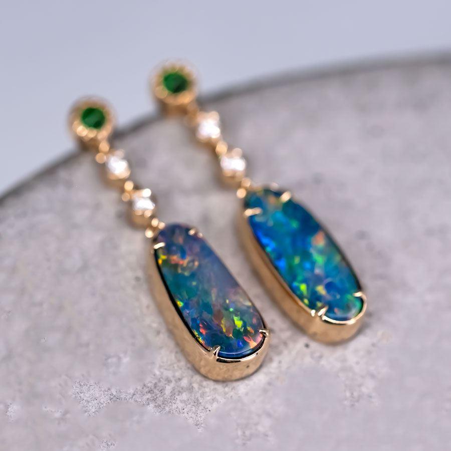 Stilvolle Doublet Opal Diamant Tsavorit Tropfen Ohrringe 18k Gelbgold (Brillantschliff) im Angebot