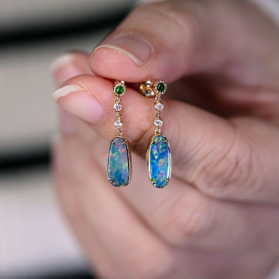 Stilvolle Doublet Opal Diamant Tsavorit Tropfen Ohrringe 18k Gelbgold für Damen oder Herren im Angebot