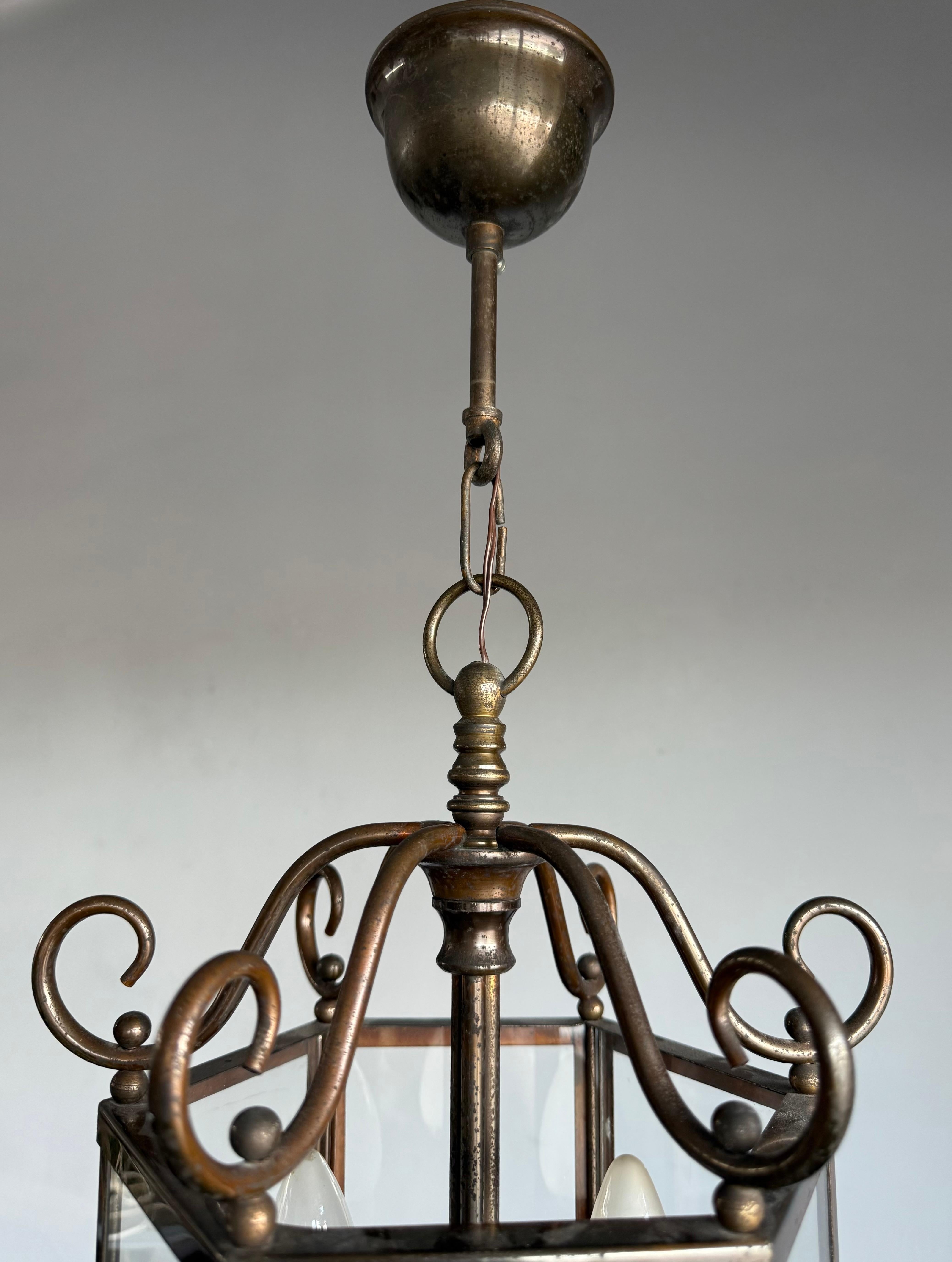 Elegante farol / lámpara colgante holandesa Arts & Crafts de latón y cristal grabado en forma de estrella en venta 2