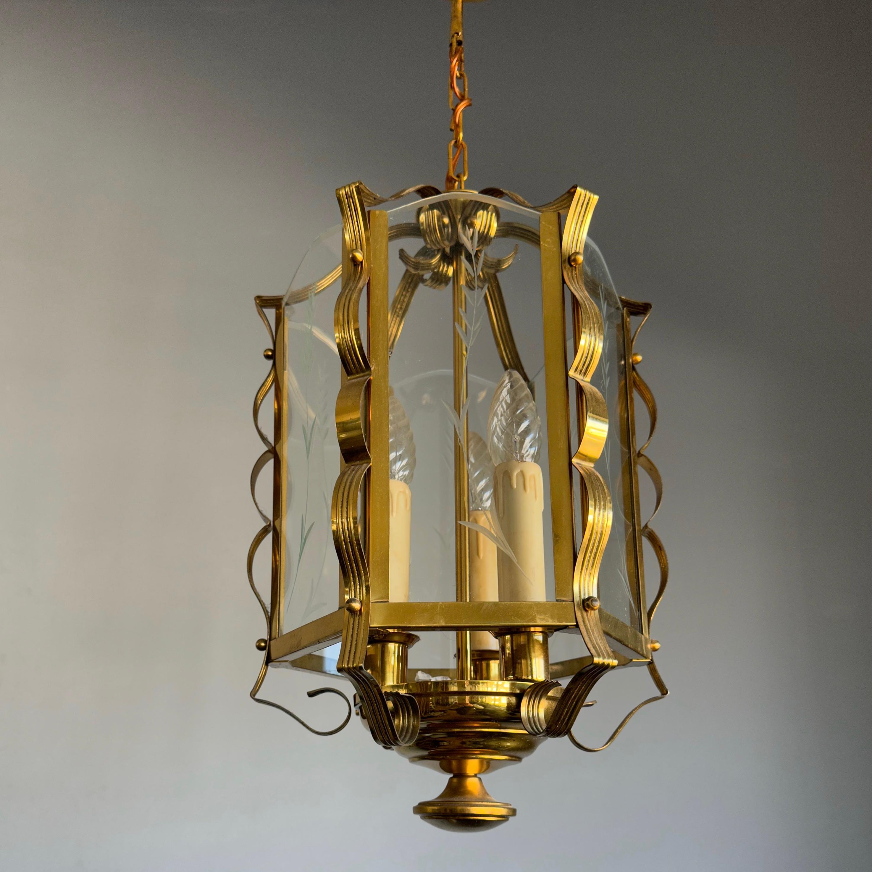Stylish Design Arts & Crafts Brass, Engraved Glass Lantern Pendant Light Fixture In Good Condition For Sale In Lisse, NL
