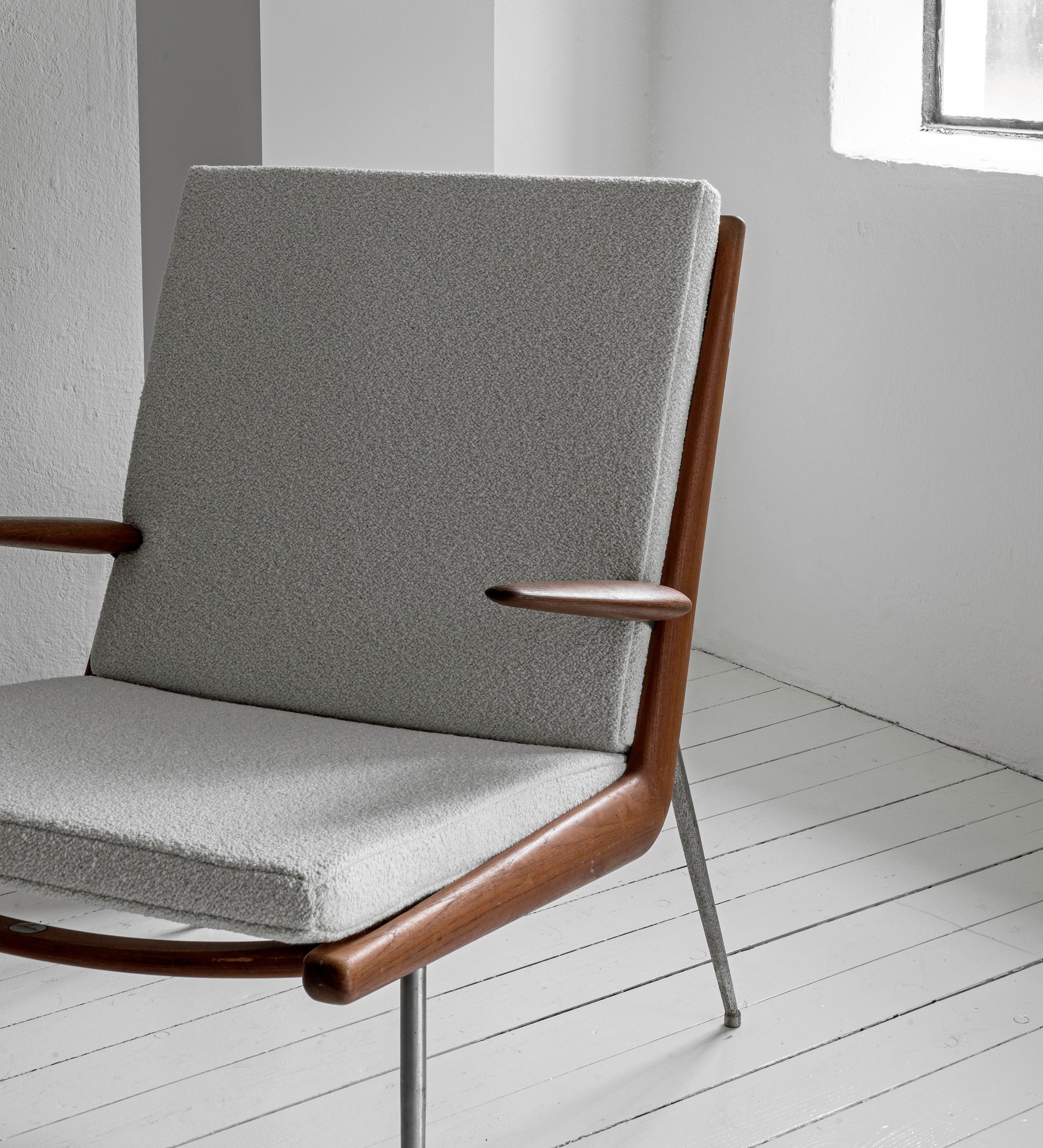 Une belle paire de fauteuils Boomerang estampillés en l de Peter Hvidt & Orla Molgaard-Nielsen conçus en 1956 et édités par France & Søn entre 1958 et 1966.
Cette paire date de cette période 1958 et 1966. 

Le cadre en teck est en très bon état et