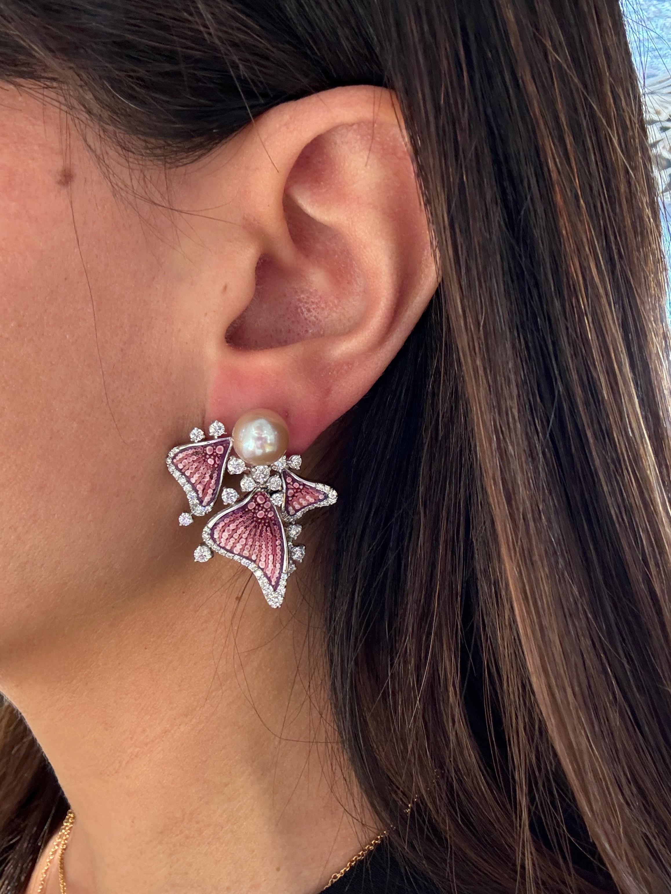 Stylish Earrings in White Gold, White Diamonds, Pearl and Micromosaic In New Condition For Sale In London, GB