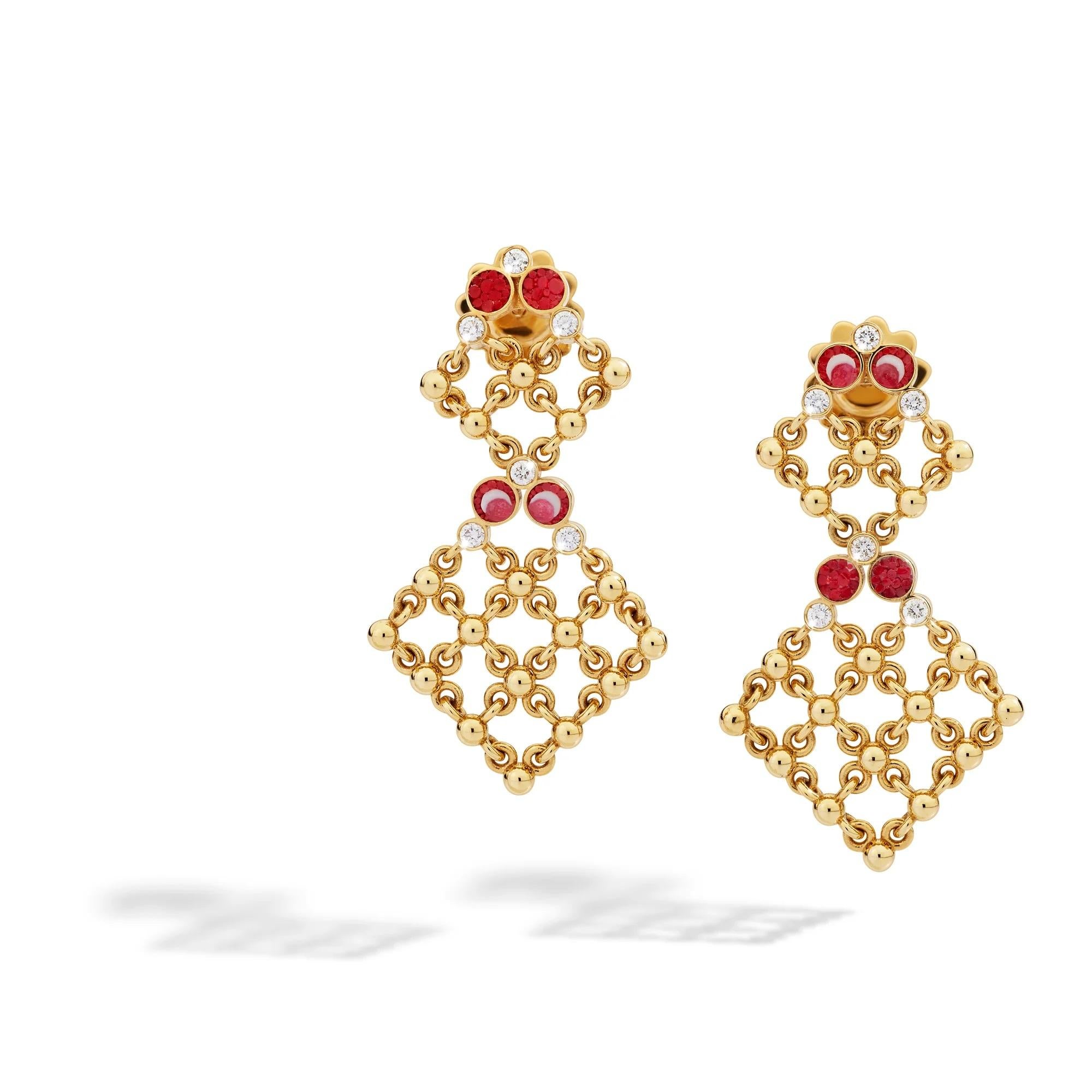 Stylish Earrings in Yellow Gold White Diamonds Hand Decorated with Micro Mosaic (Gemischter Schliff) im Angebot